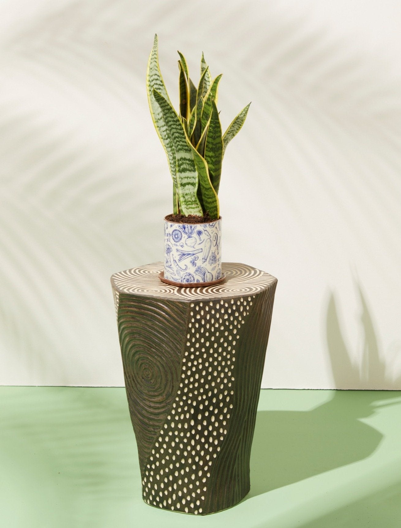 shown with ian petrie planter