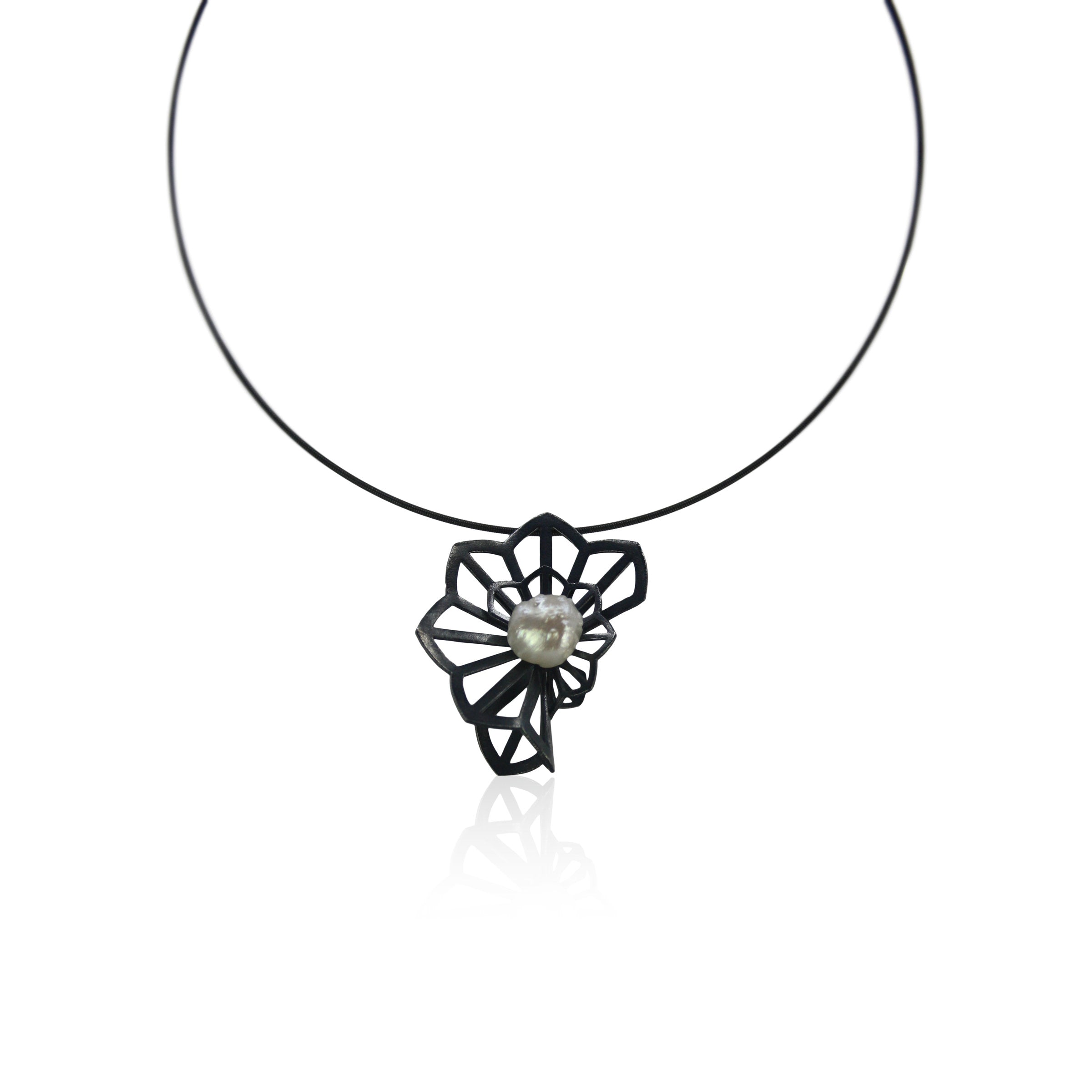 Hyacinth Fold Necklace with Rose Pearl
