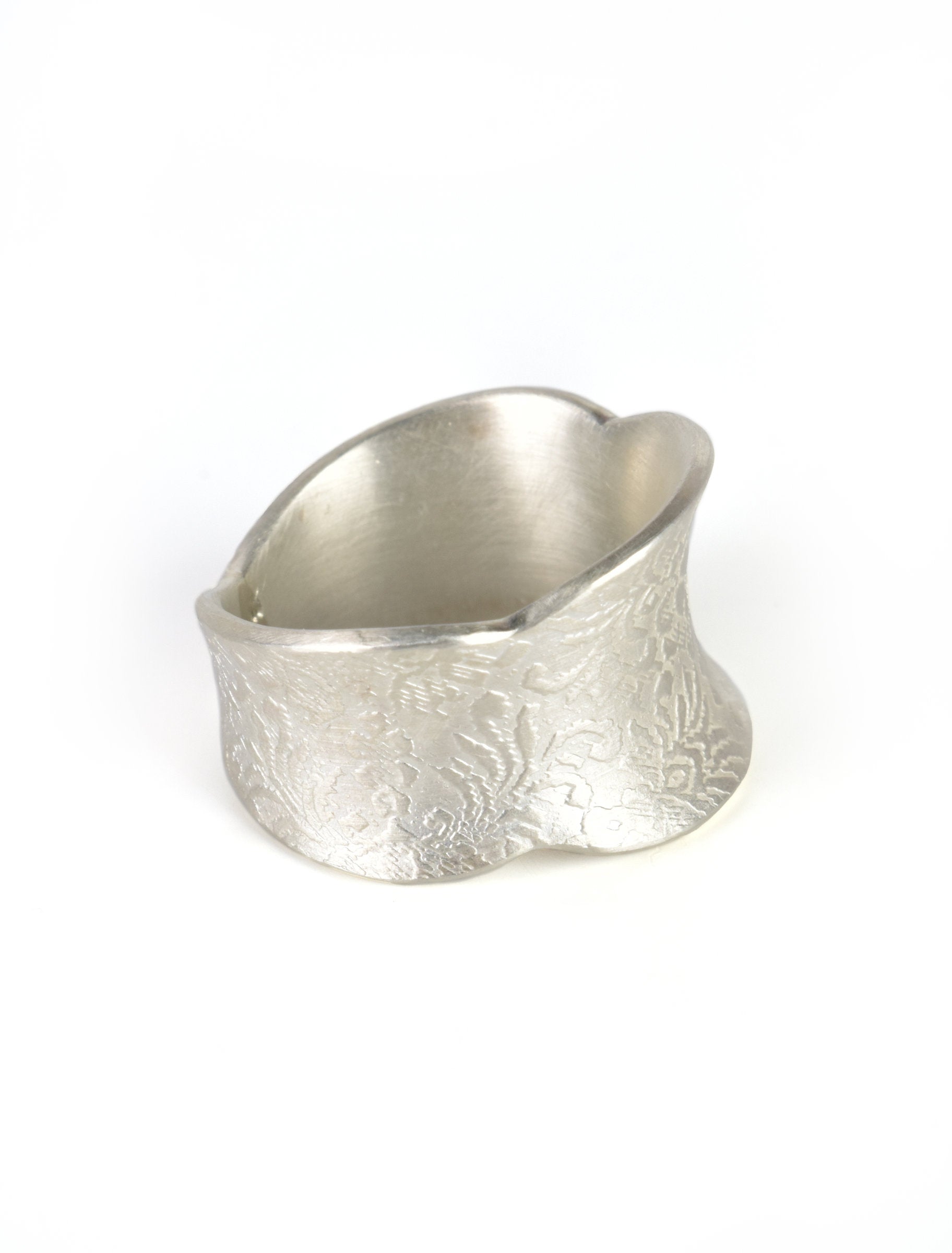 Pattern Scallop Band Ring