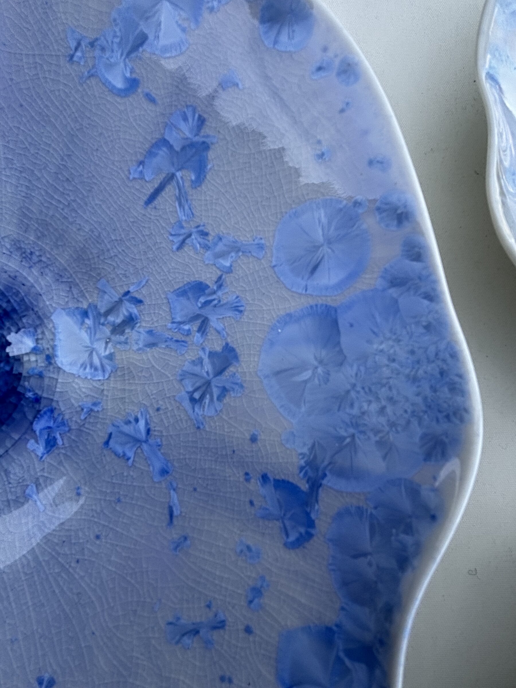 Carved Rim Crystalline Wall Bowls
