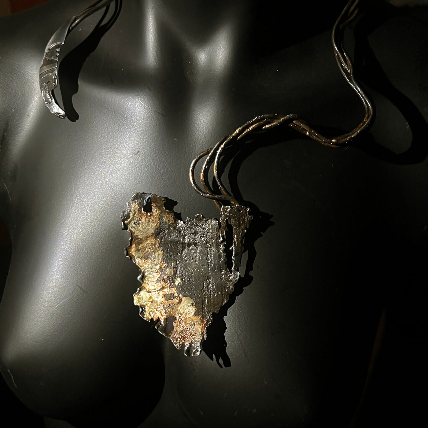 Seiche Neckpiece