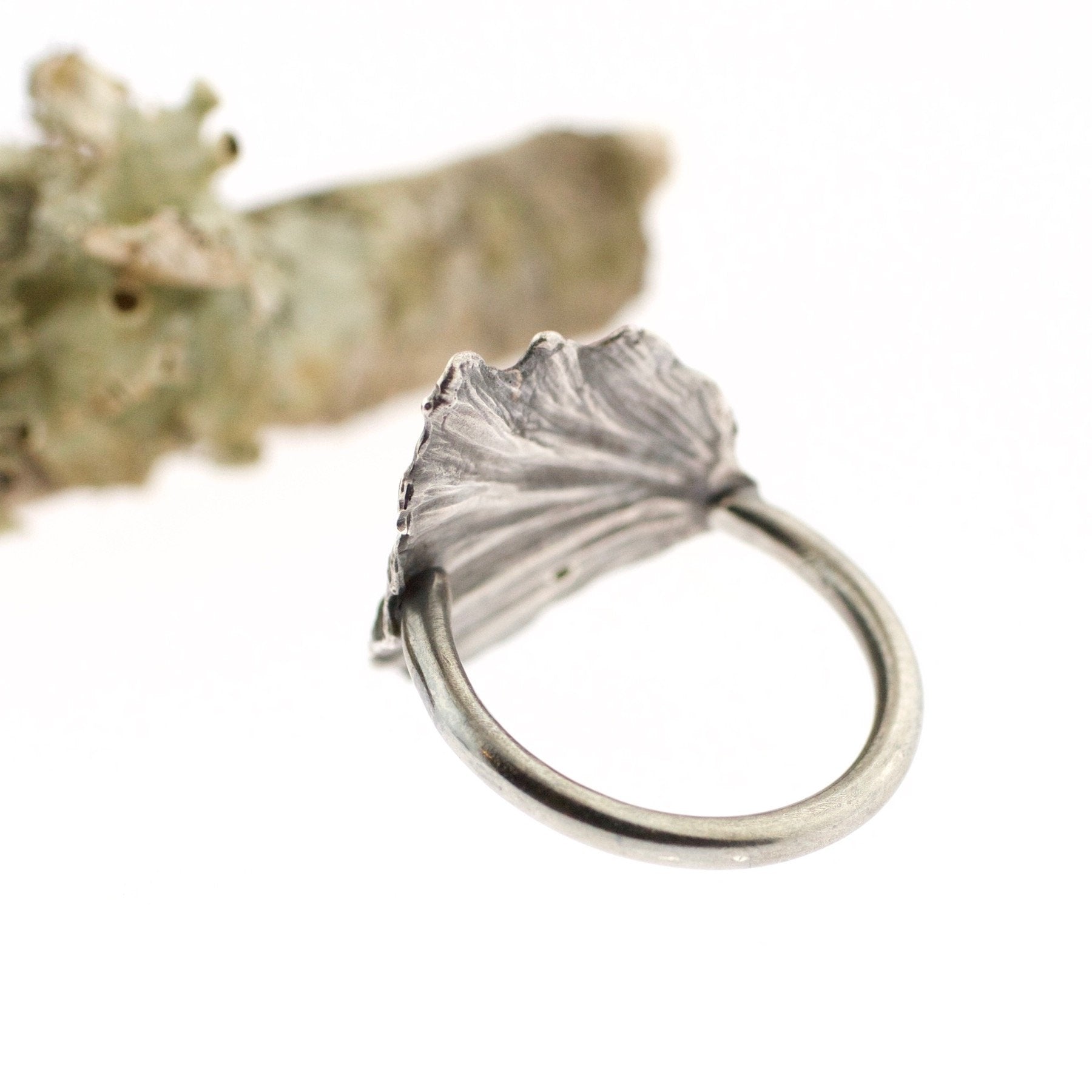 Fan Lichen Blue Diamond Ring