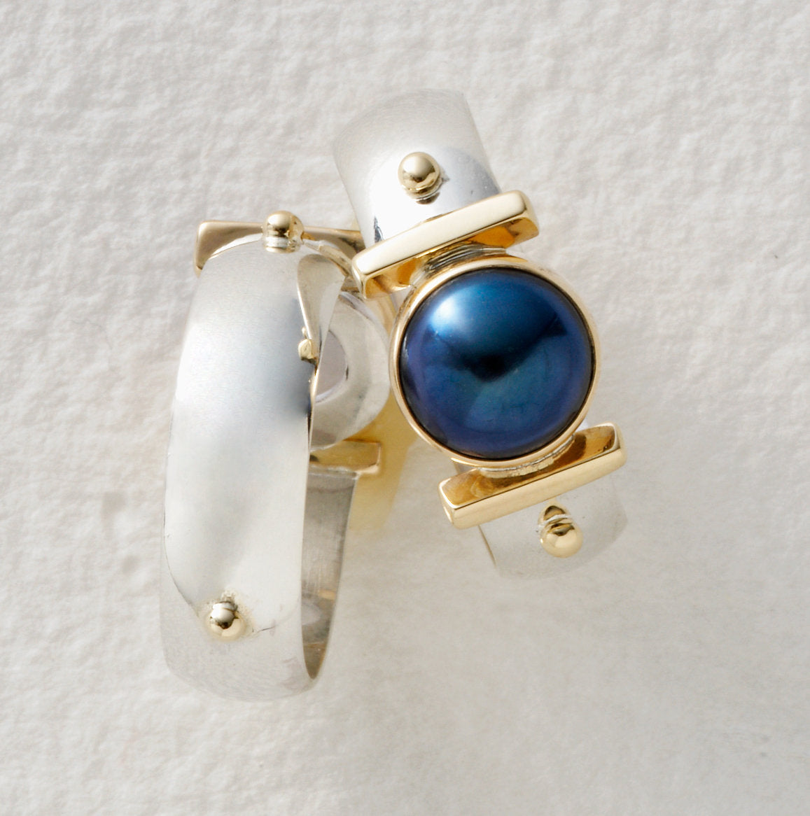 Round Cab Gold Bar Ring