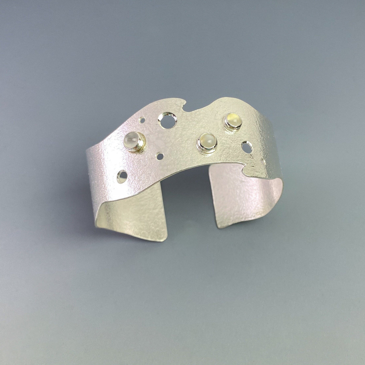 Droplets on the Water Cuff