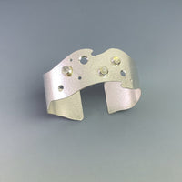 Droplets on the Water Cuff