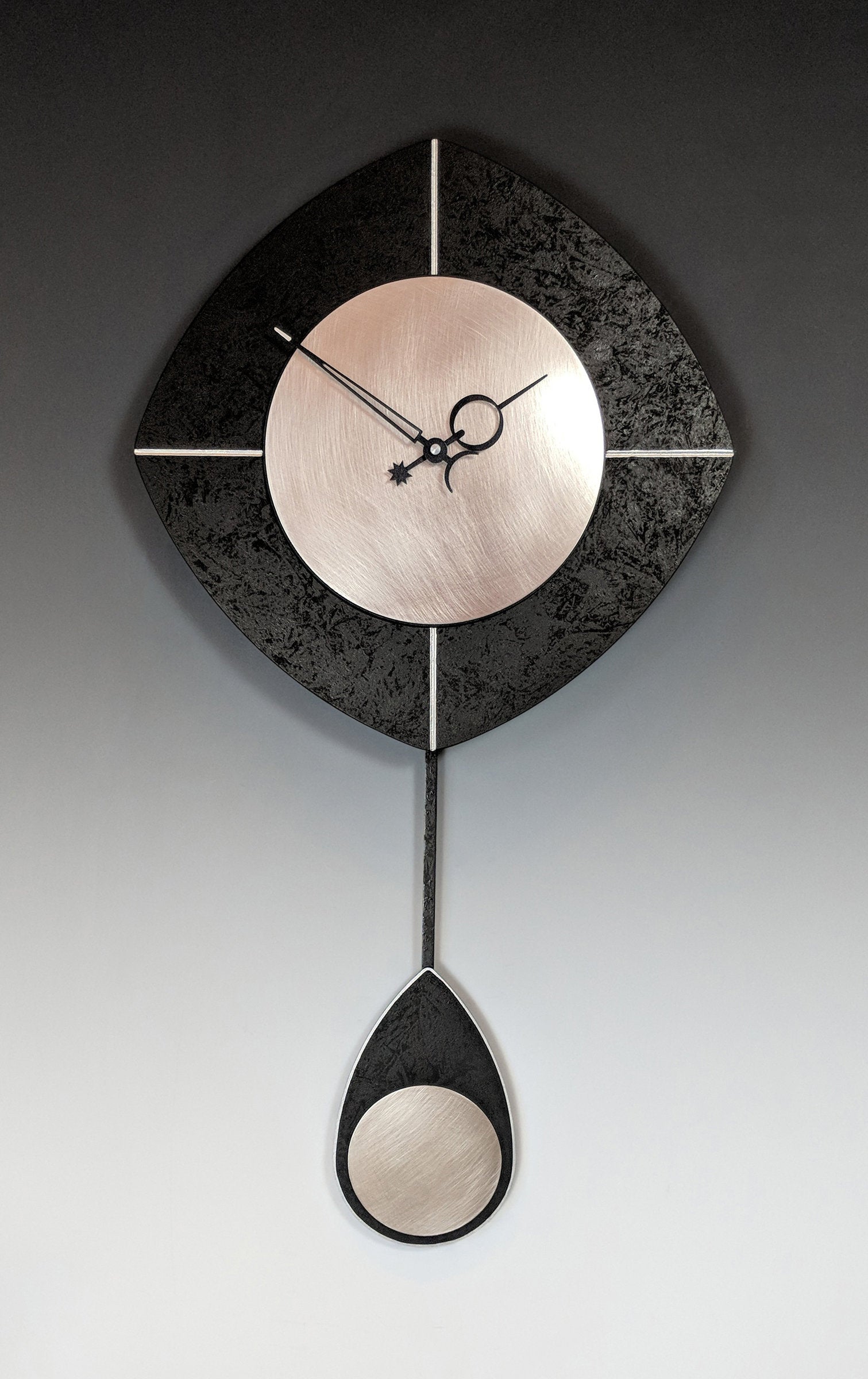 Black & Silver L-Drop Pendulum Clock