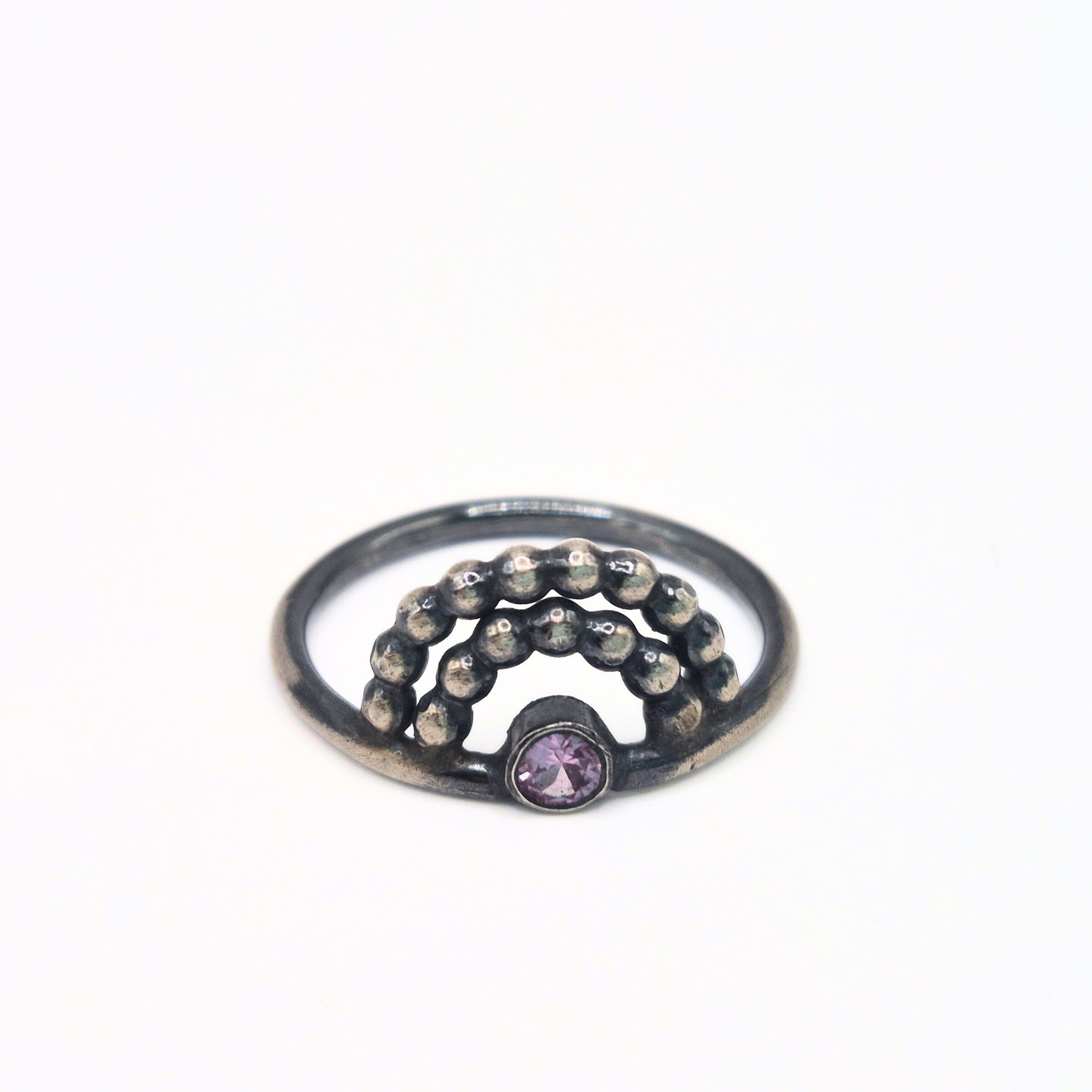 Dotted Arch Sapphire Ring