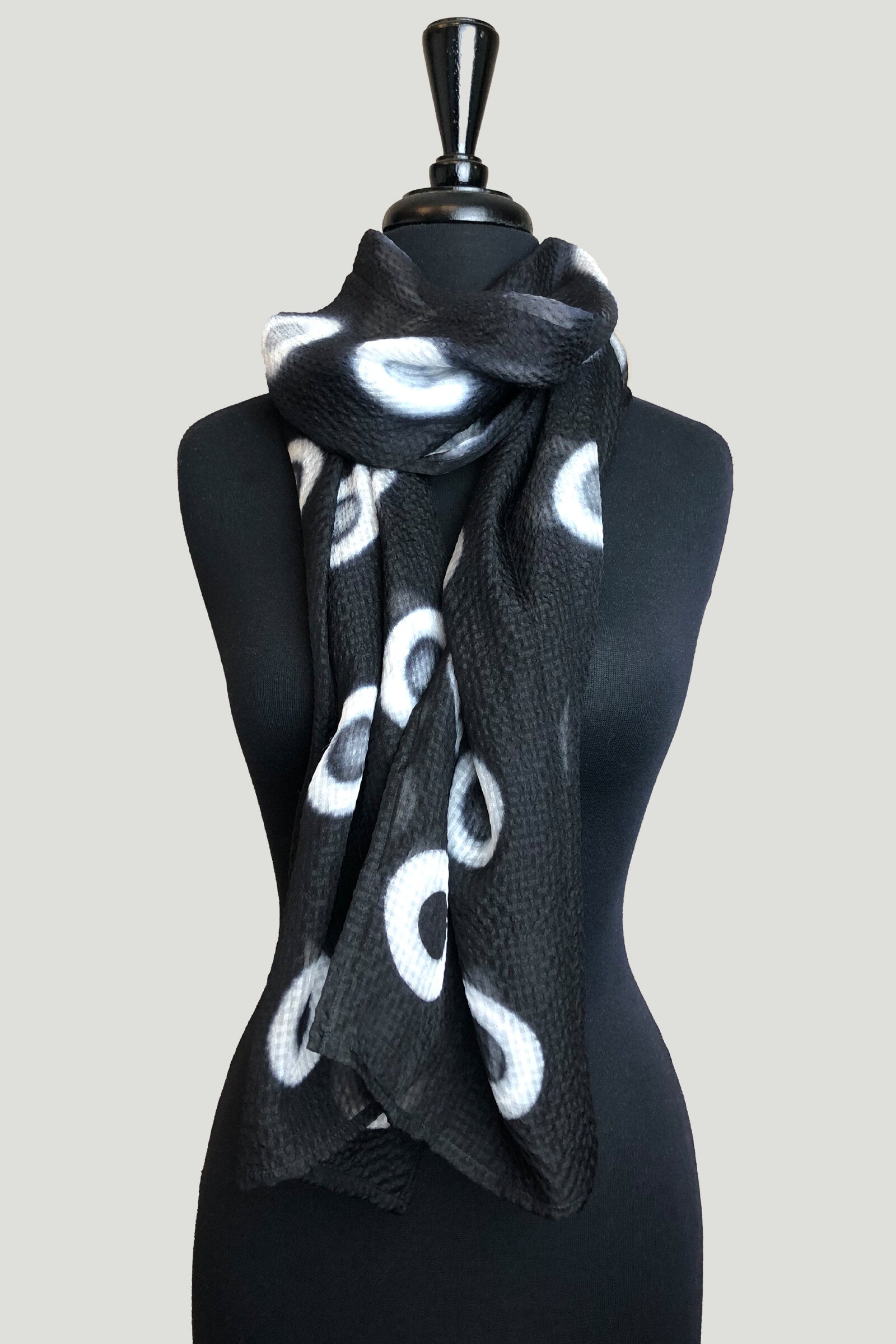 black/white dot