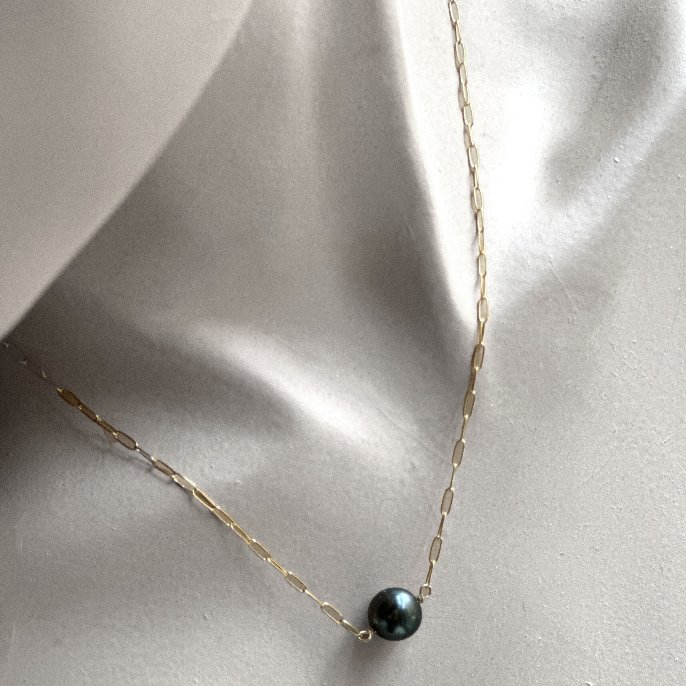 Solitaire Tahitian Pearl Gold Necklace
