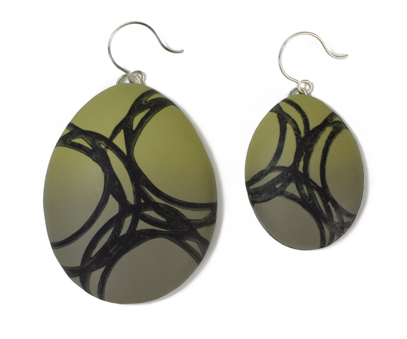 Olive Blend, Comparison of large and small earrings