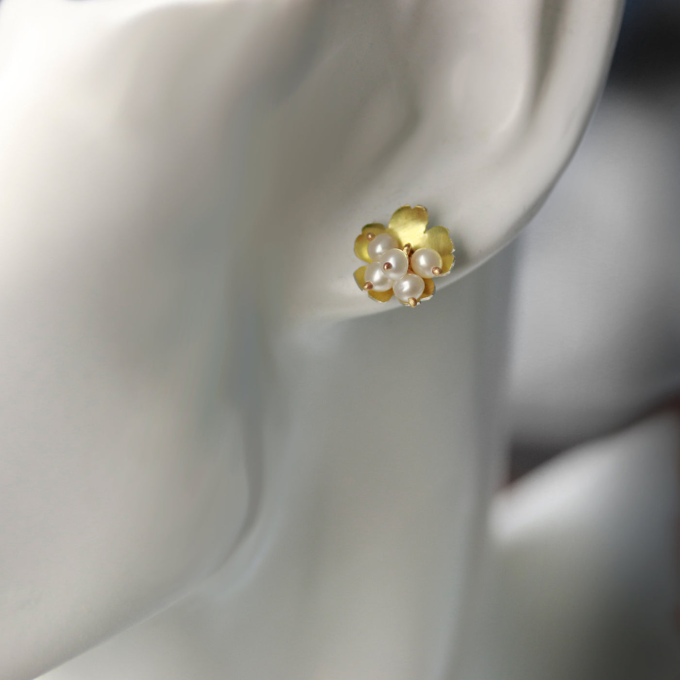 Golden Daisy Posts with Pearl Clusters