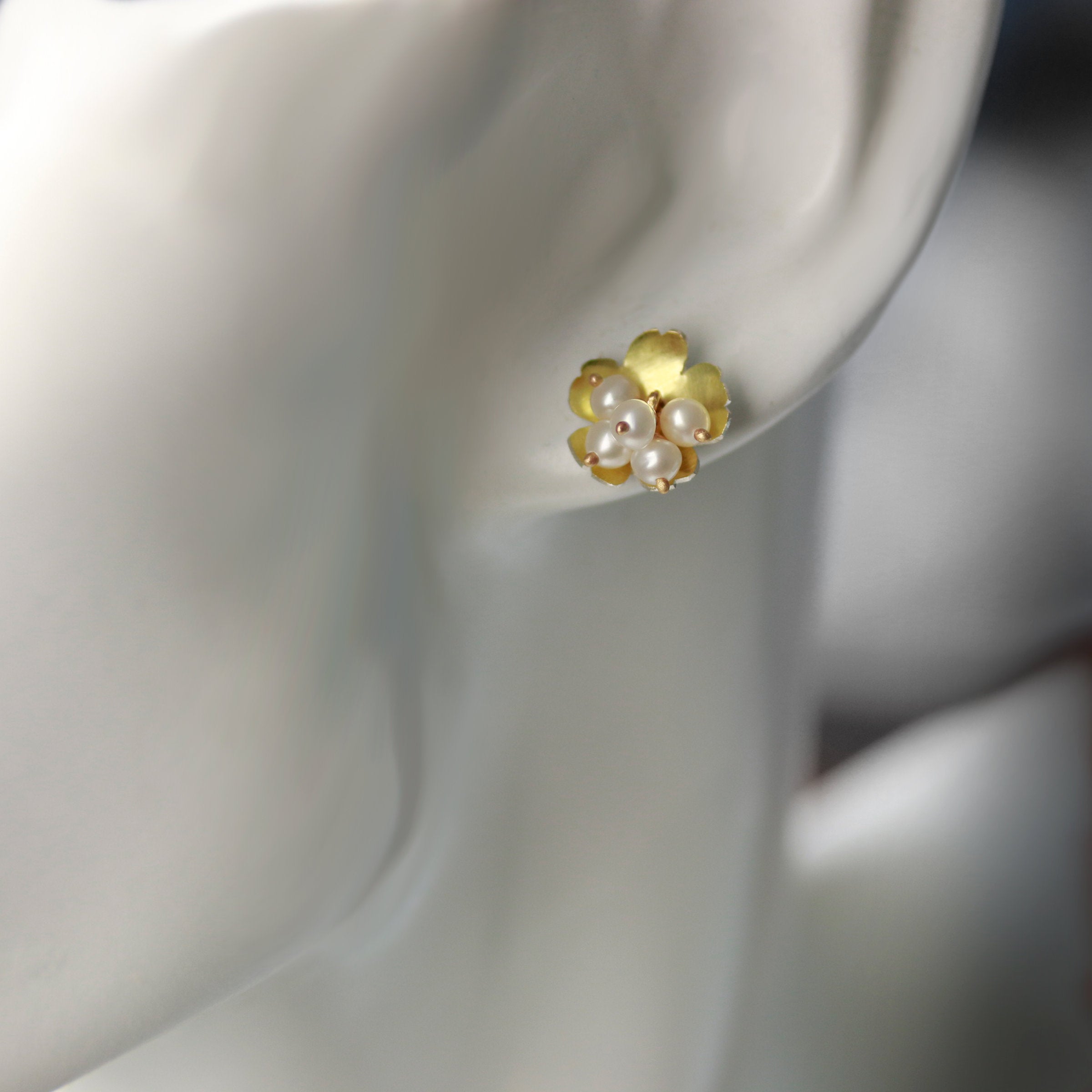 Golden Daisy Posts with Pearl Clusters