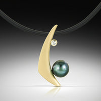 Matte Finish 14k Yellow Gold with Black Pearl
