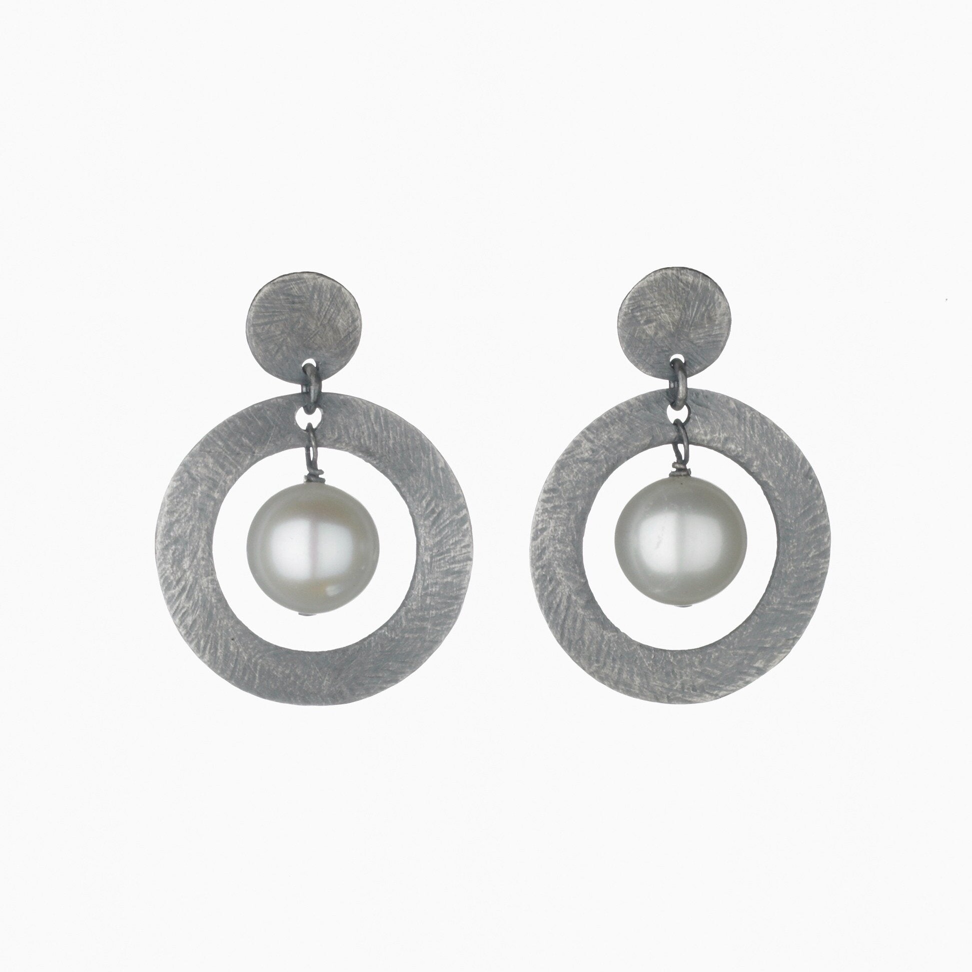 Carved Circle Pearl Earrings