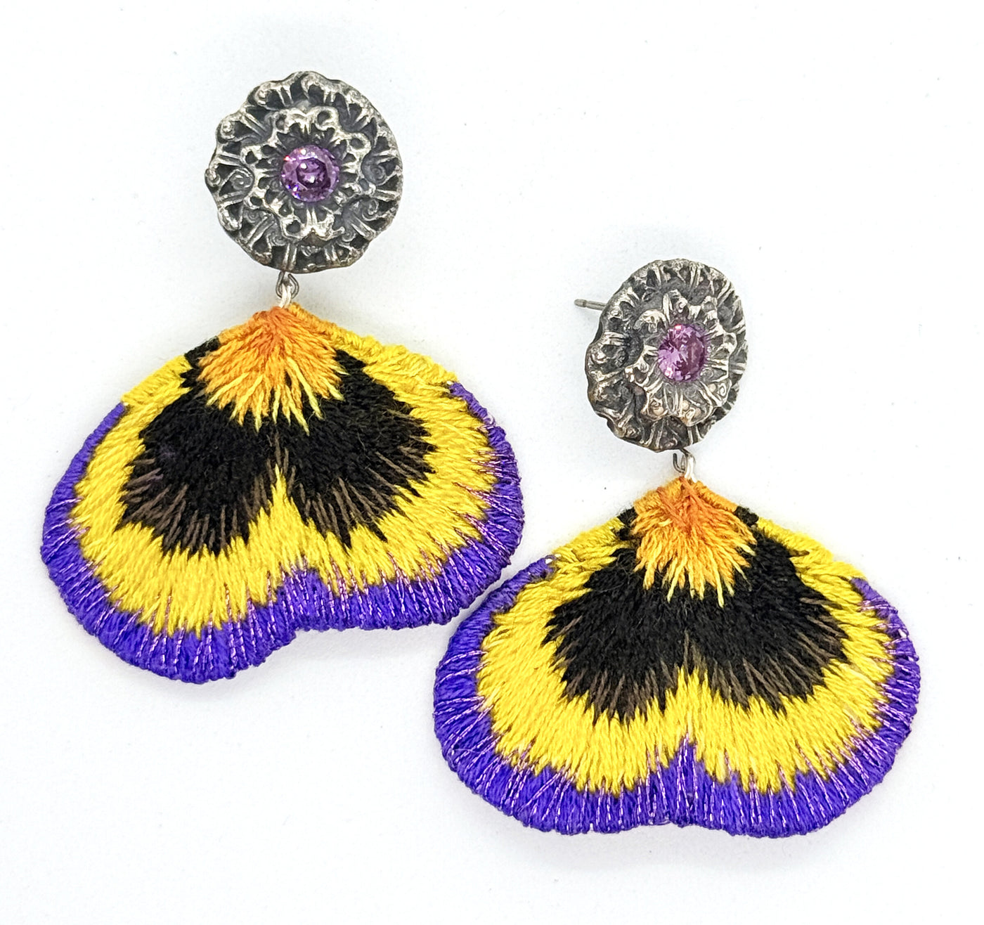 yellow_purple pansy | Photo by Linda Facci