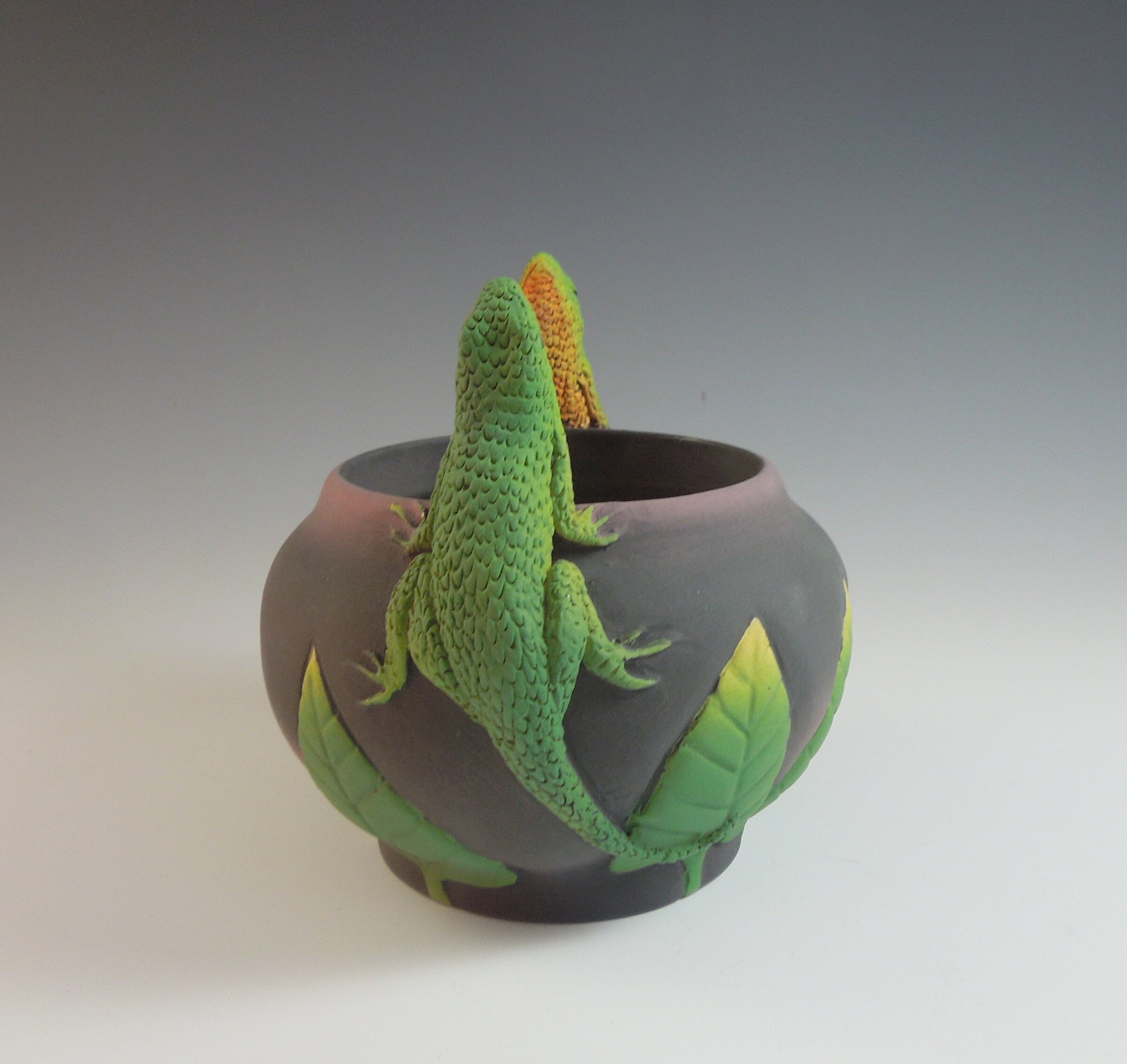 Two Conversing Lizards Vessel