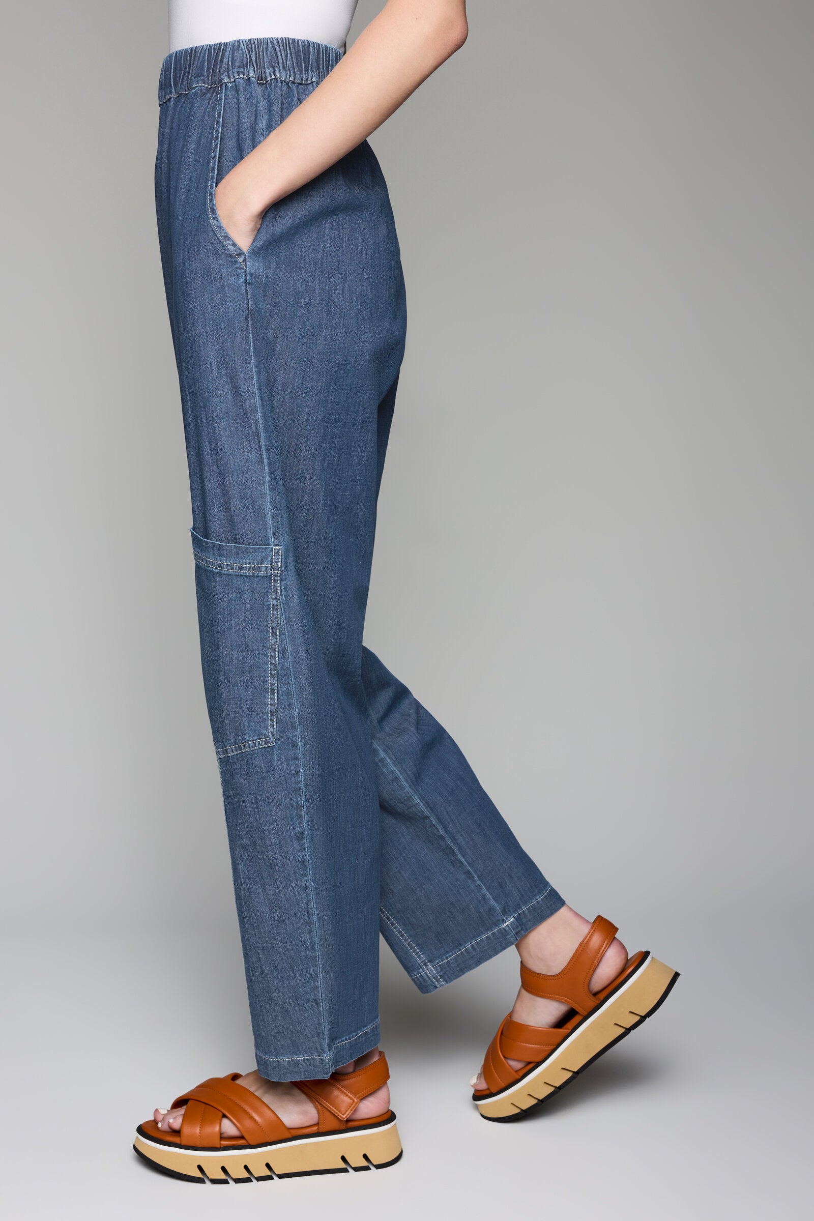 Pull On Barrel Leg Jean