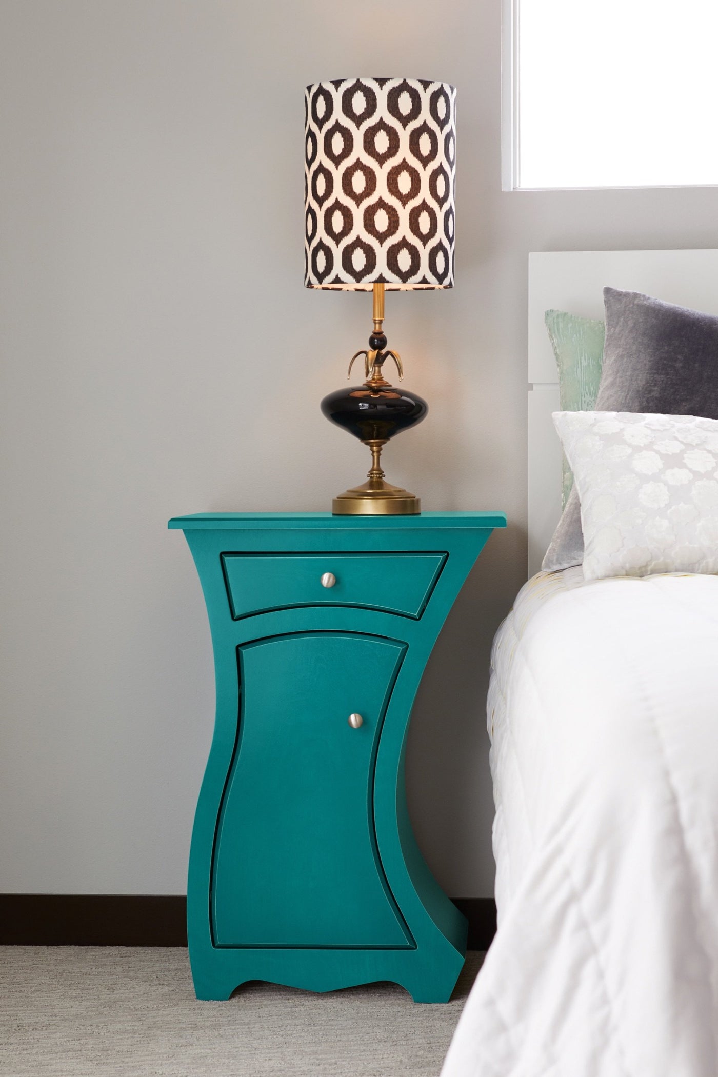 left-handed, turquoise stain