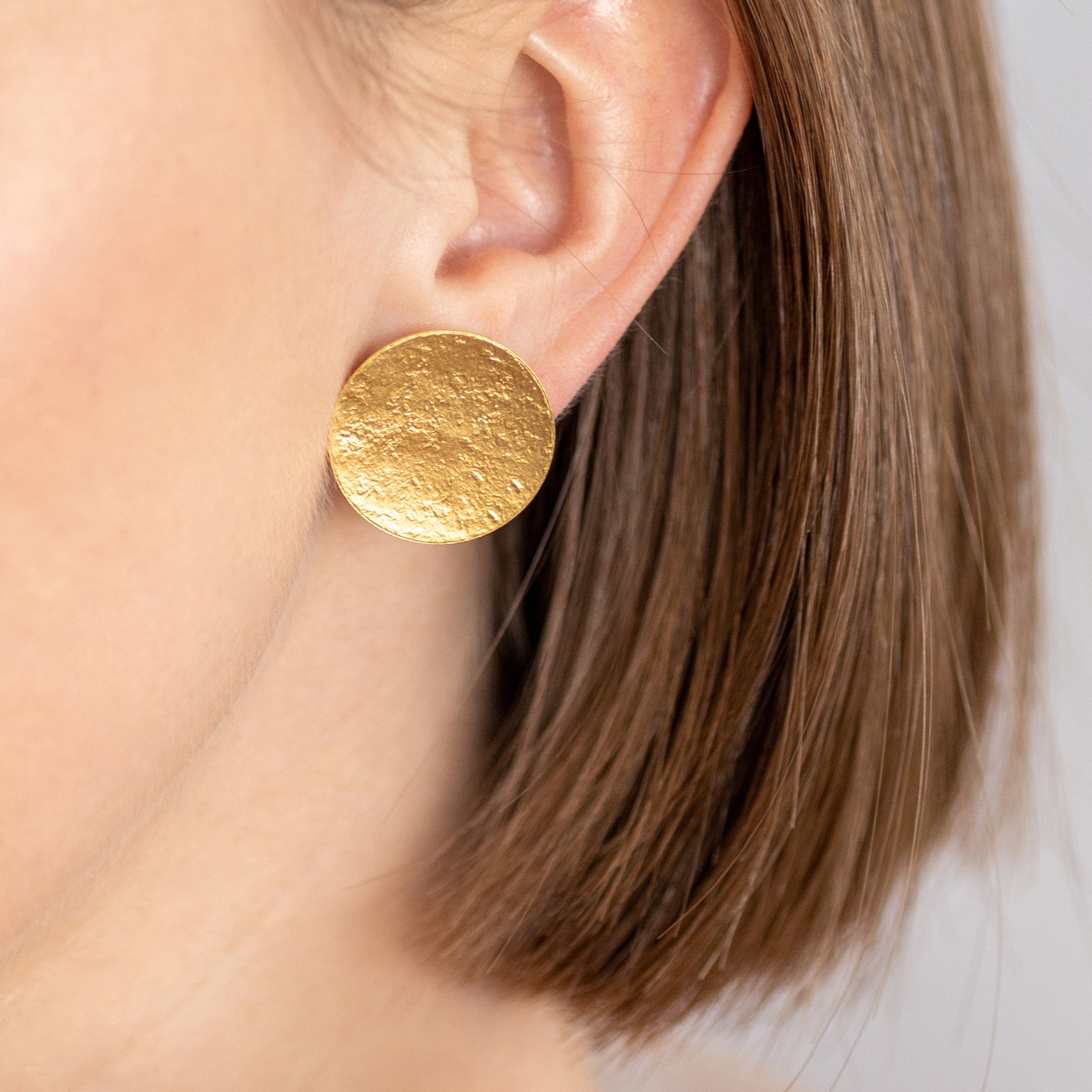 Dot earrings | Photo by Olya