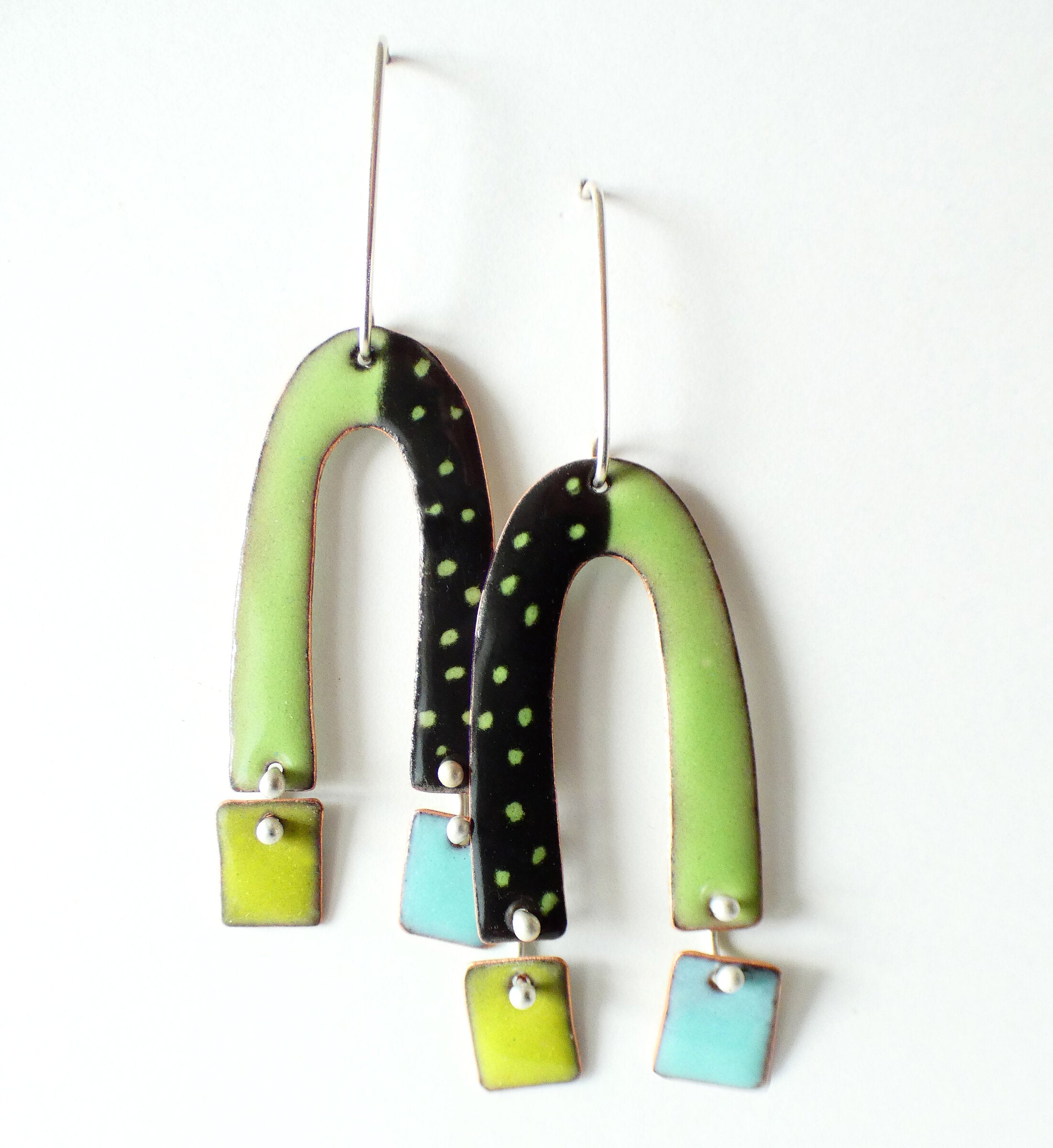 Dotted Accent