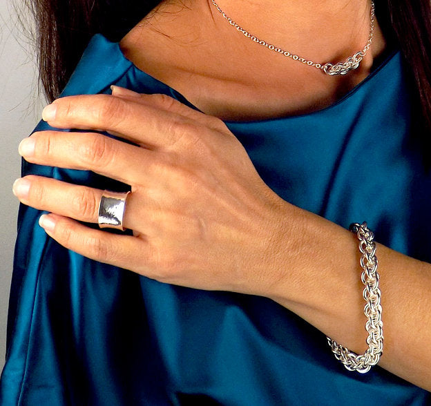 10mm chain shown with concave silver ring