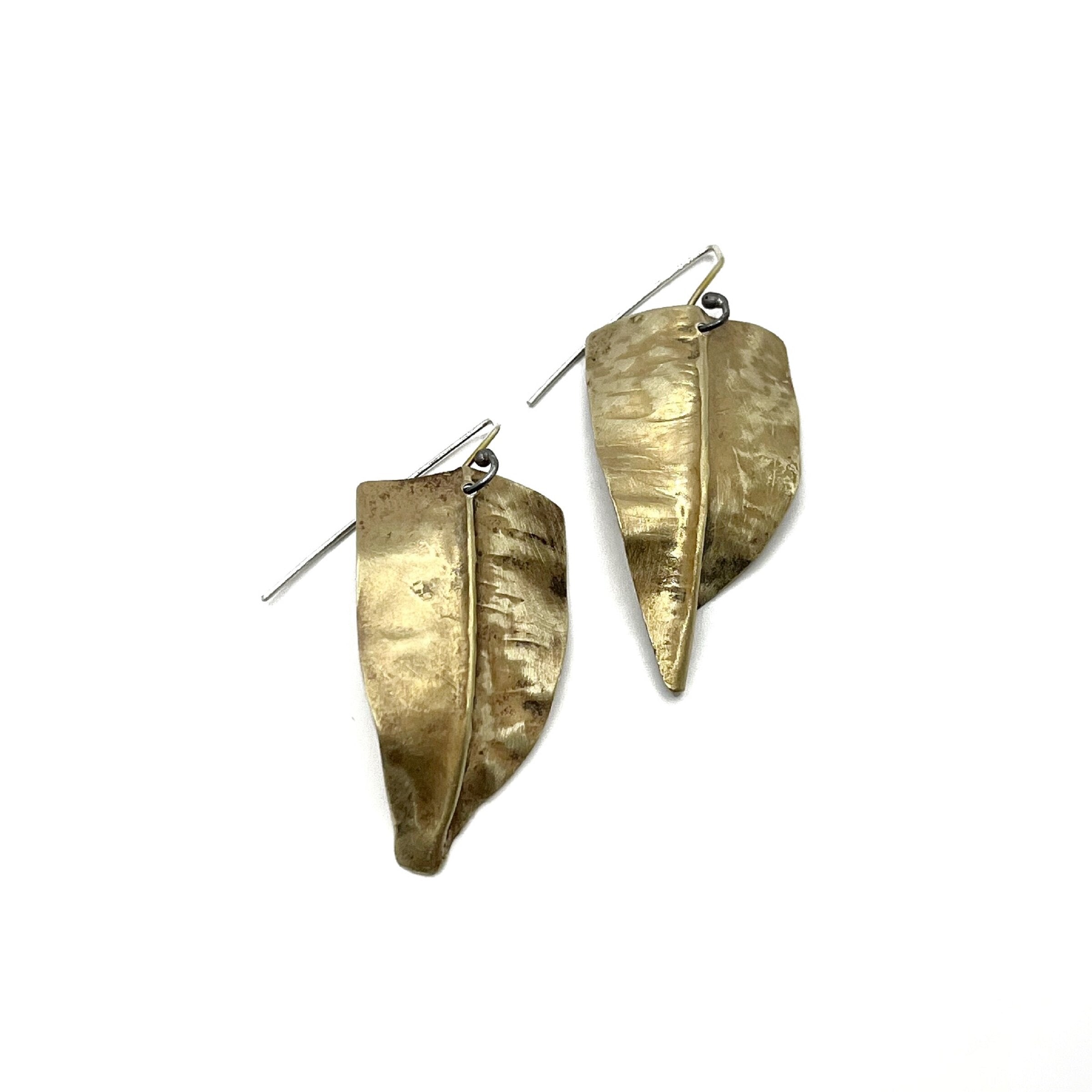 Shield Earrings No. 3890