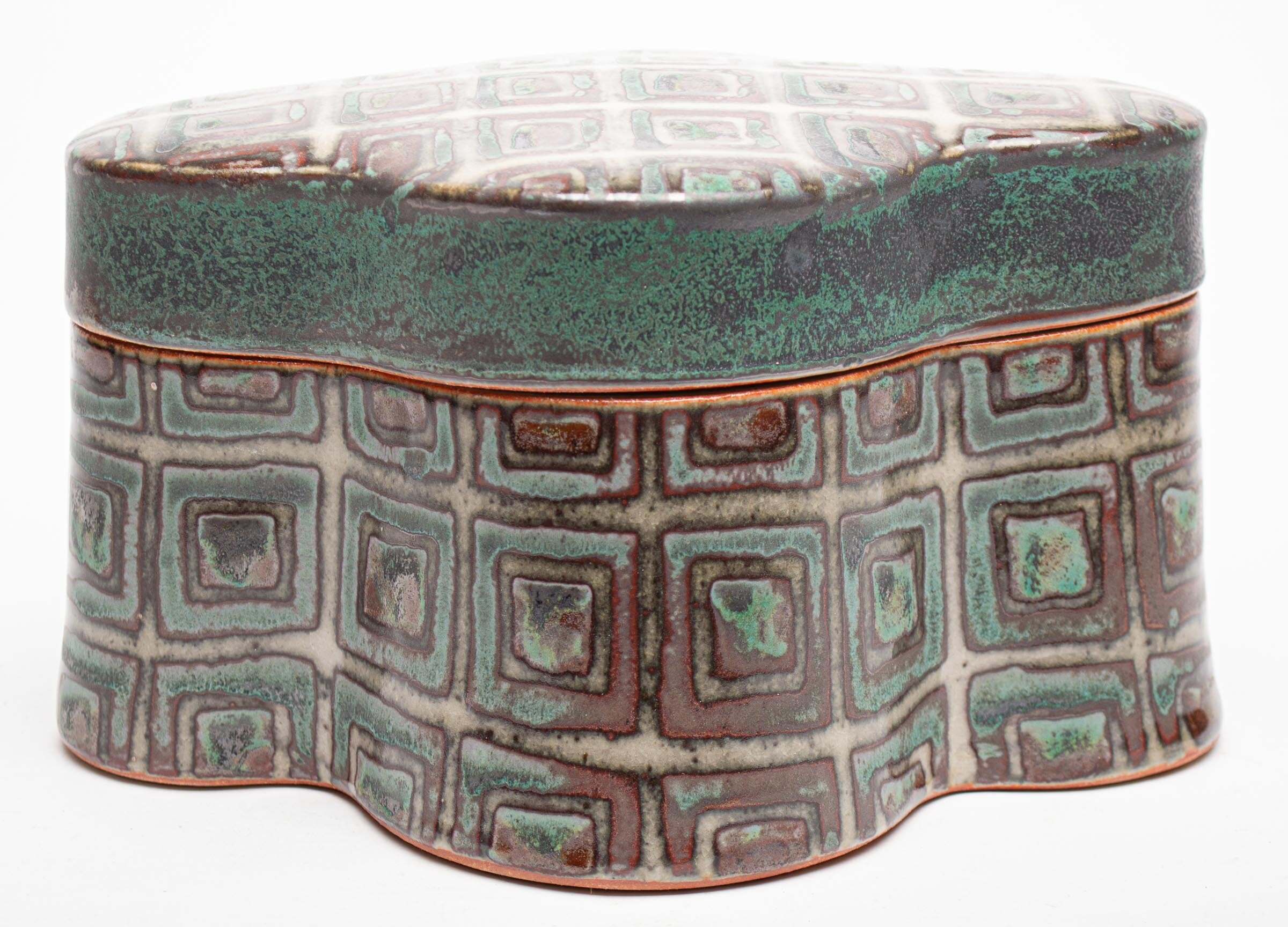 Large Lobed Box
