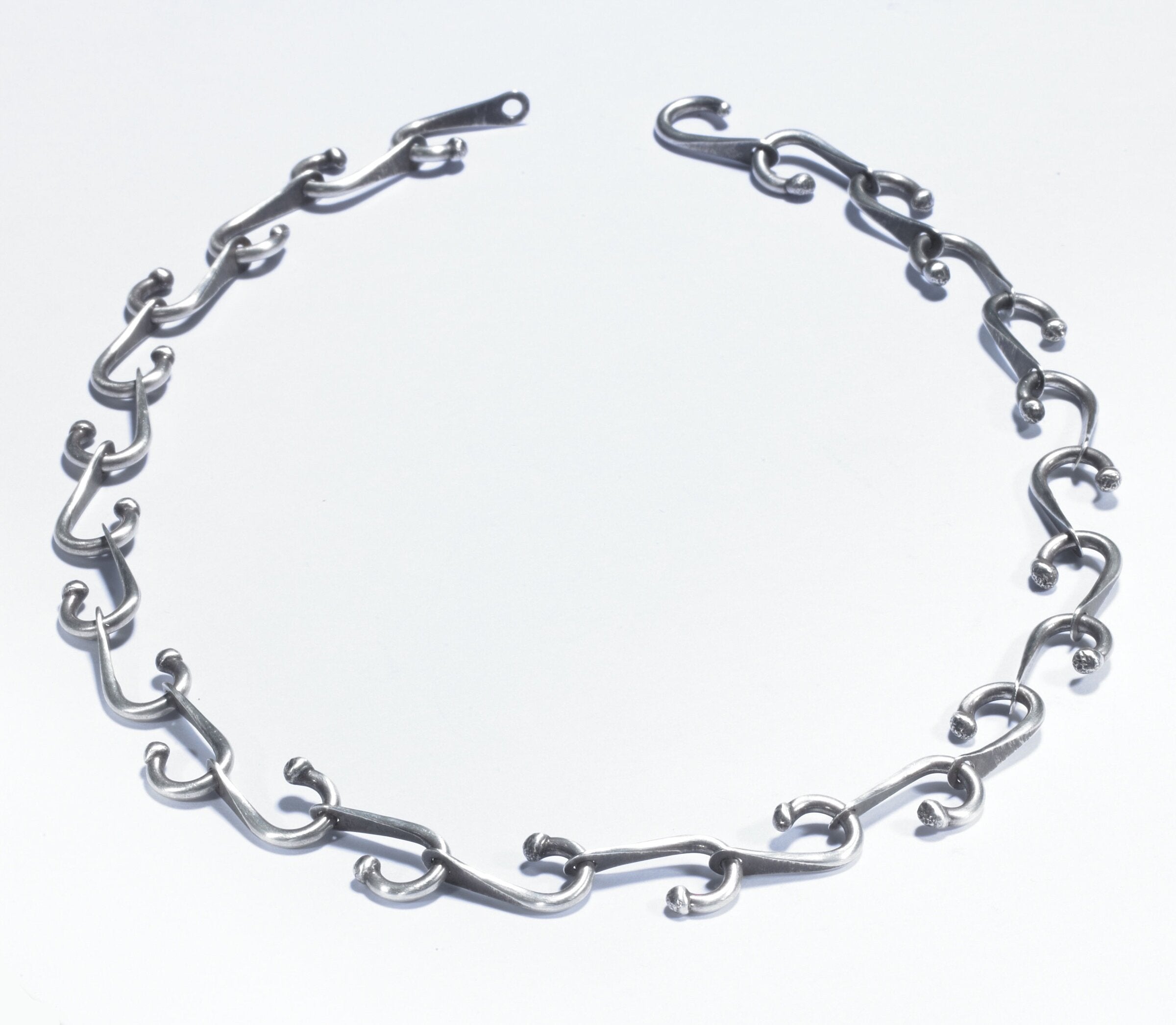 Curve Necklace