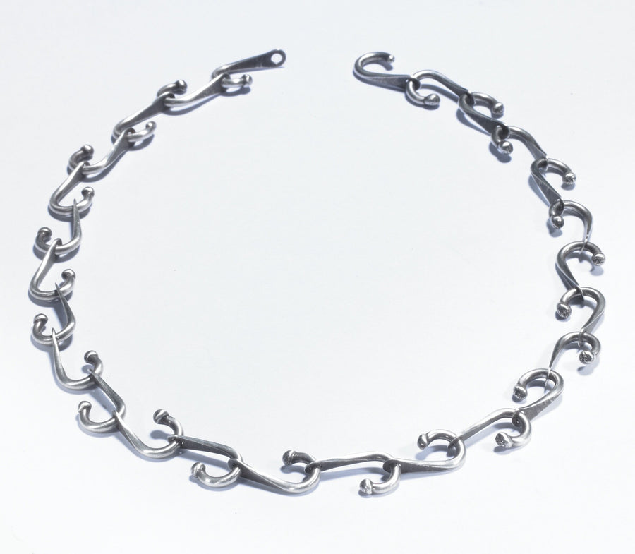 Curve Necklace