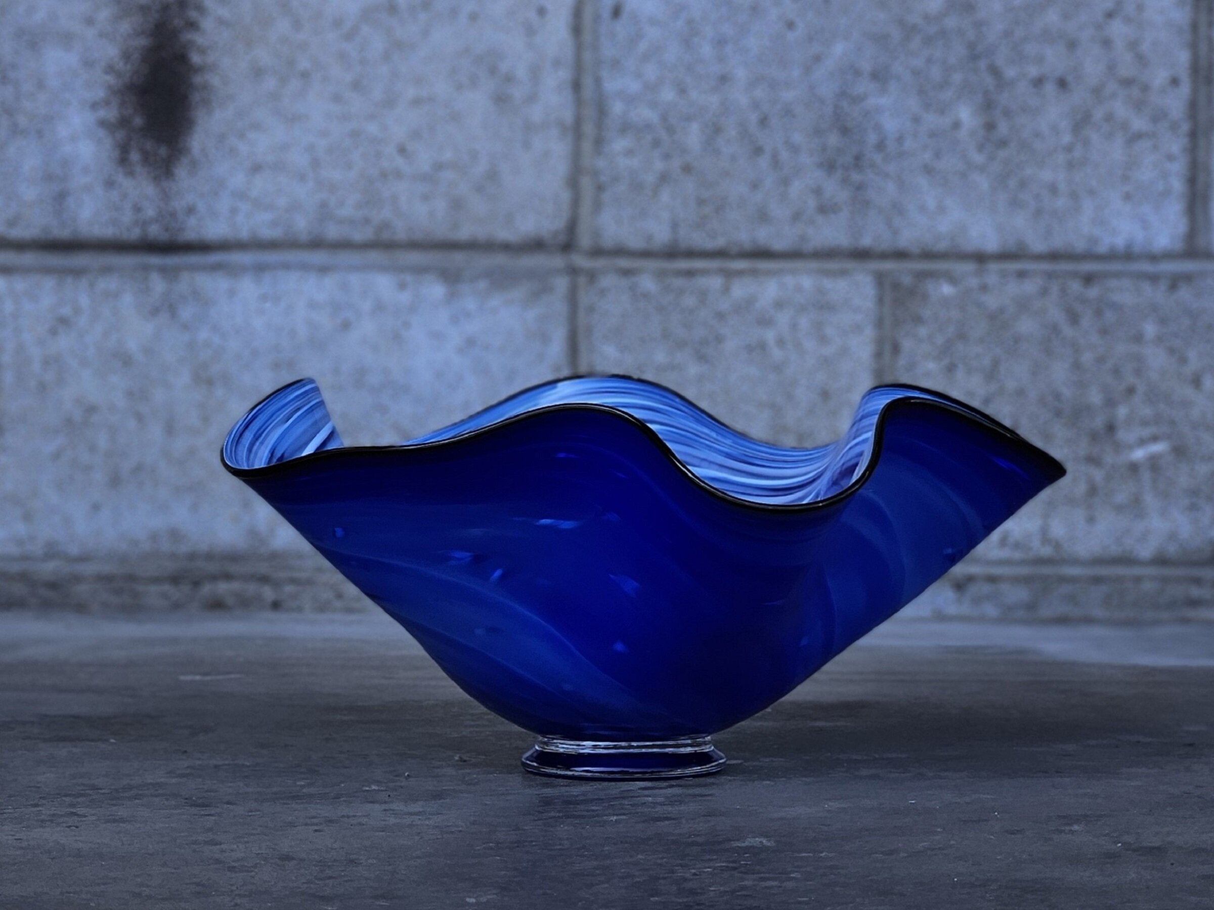 Too Blues Low Wave