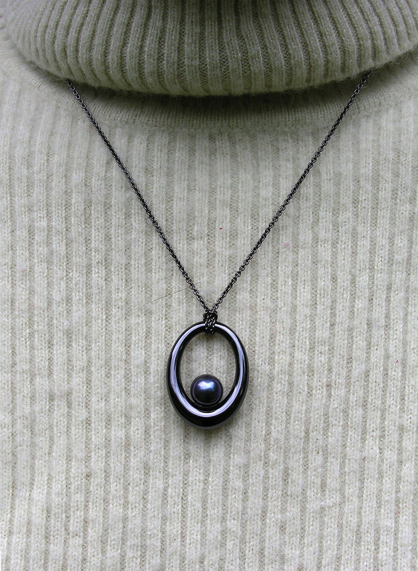 Ceramique Pearl Pendant