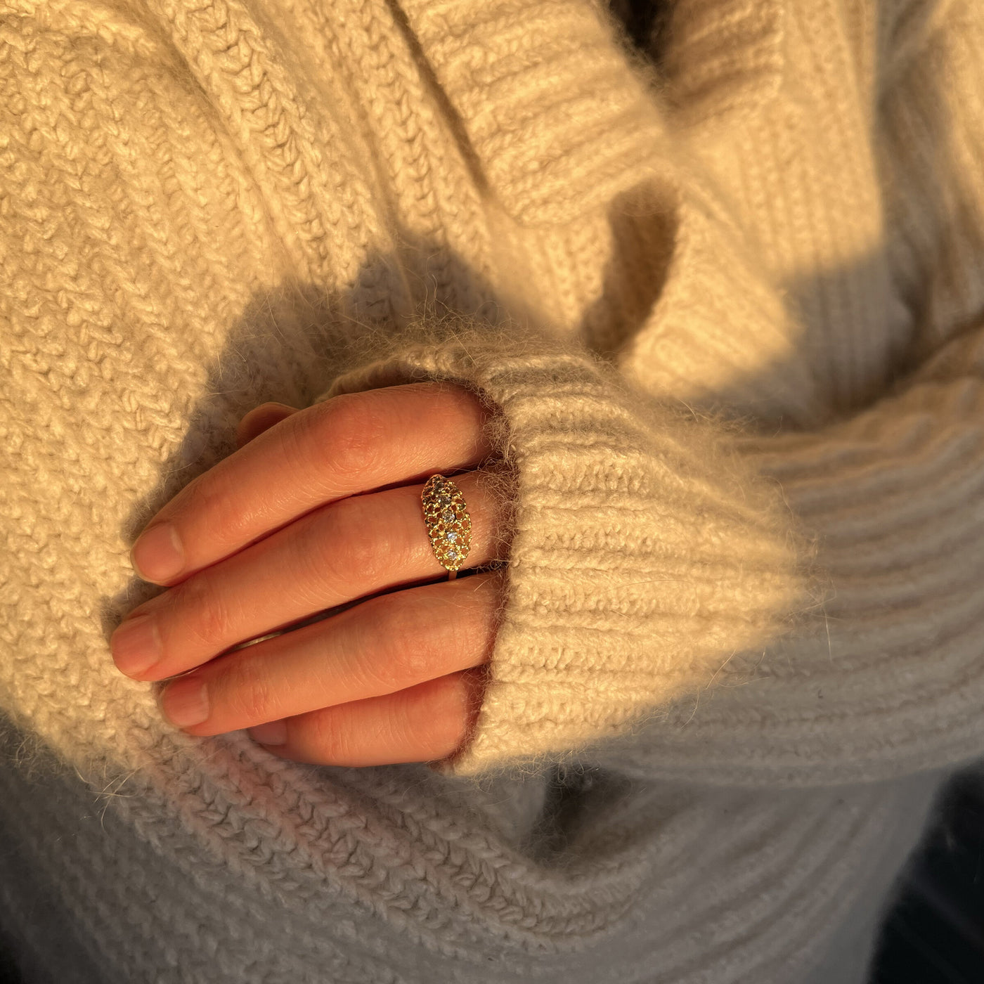 Honeycomb Lace Oval Ring