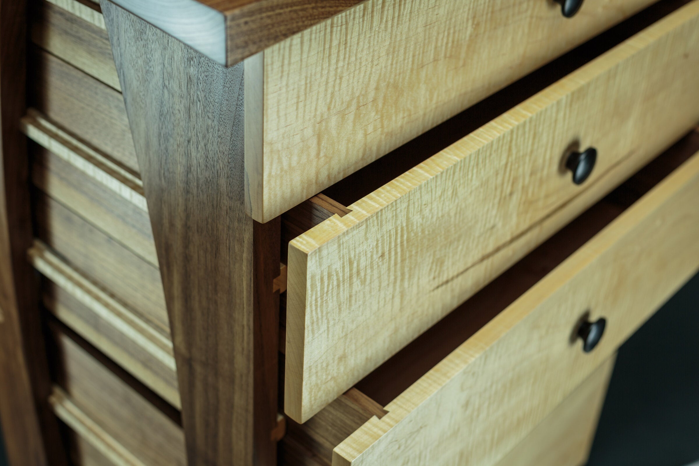85 lb. Dresser