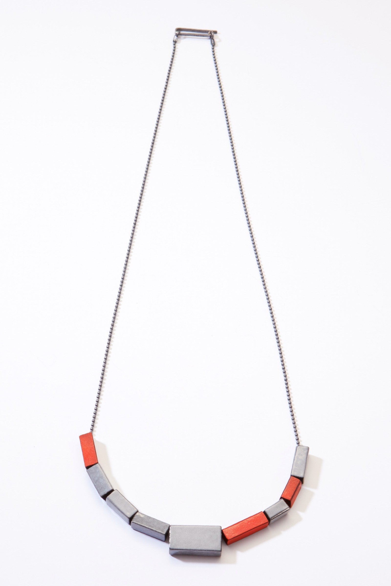 gray/red