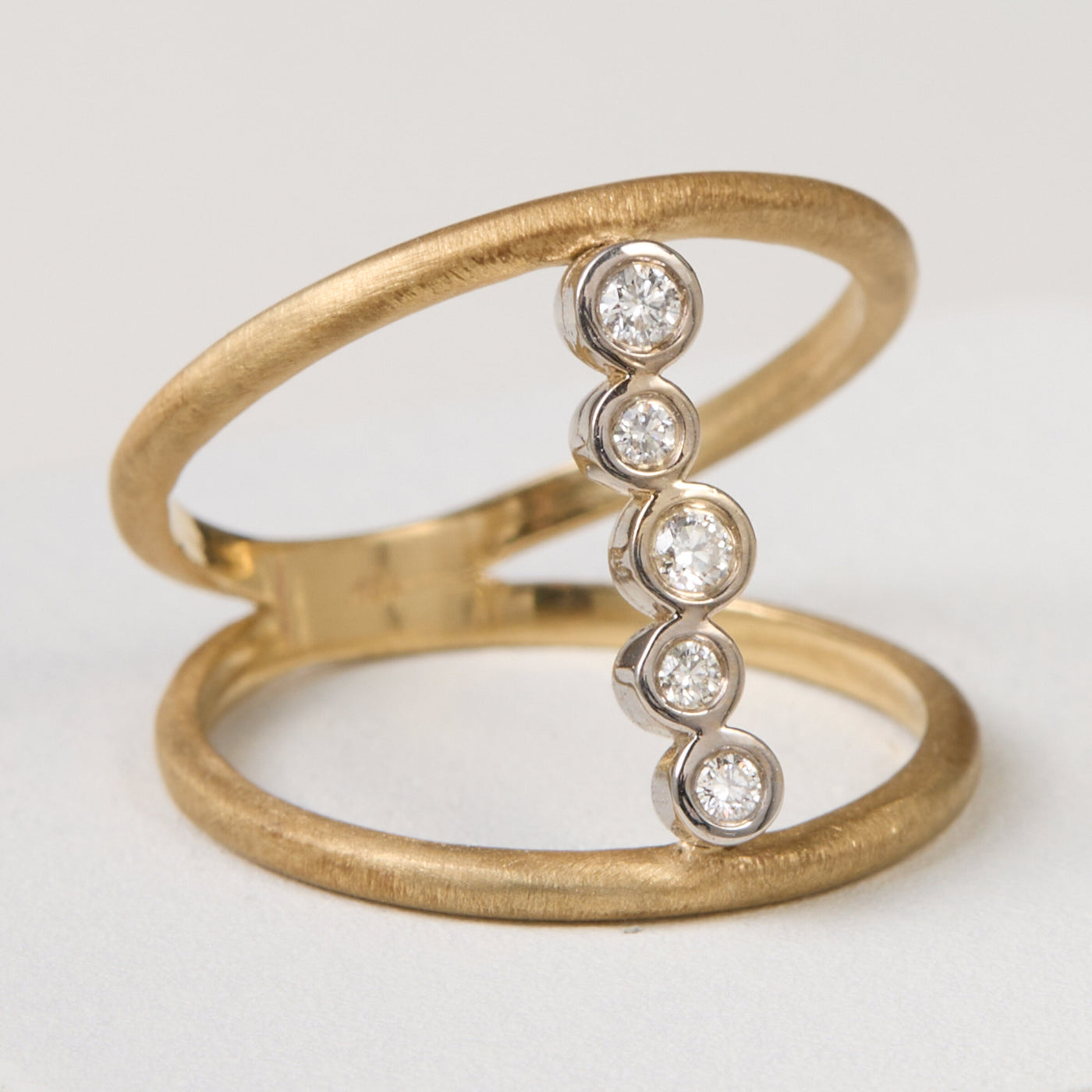 Scribble V Ring