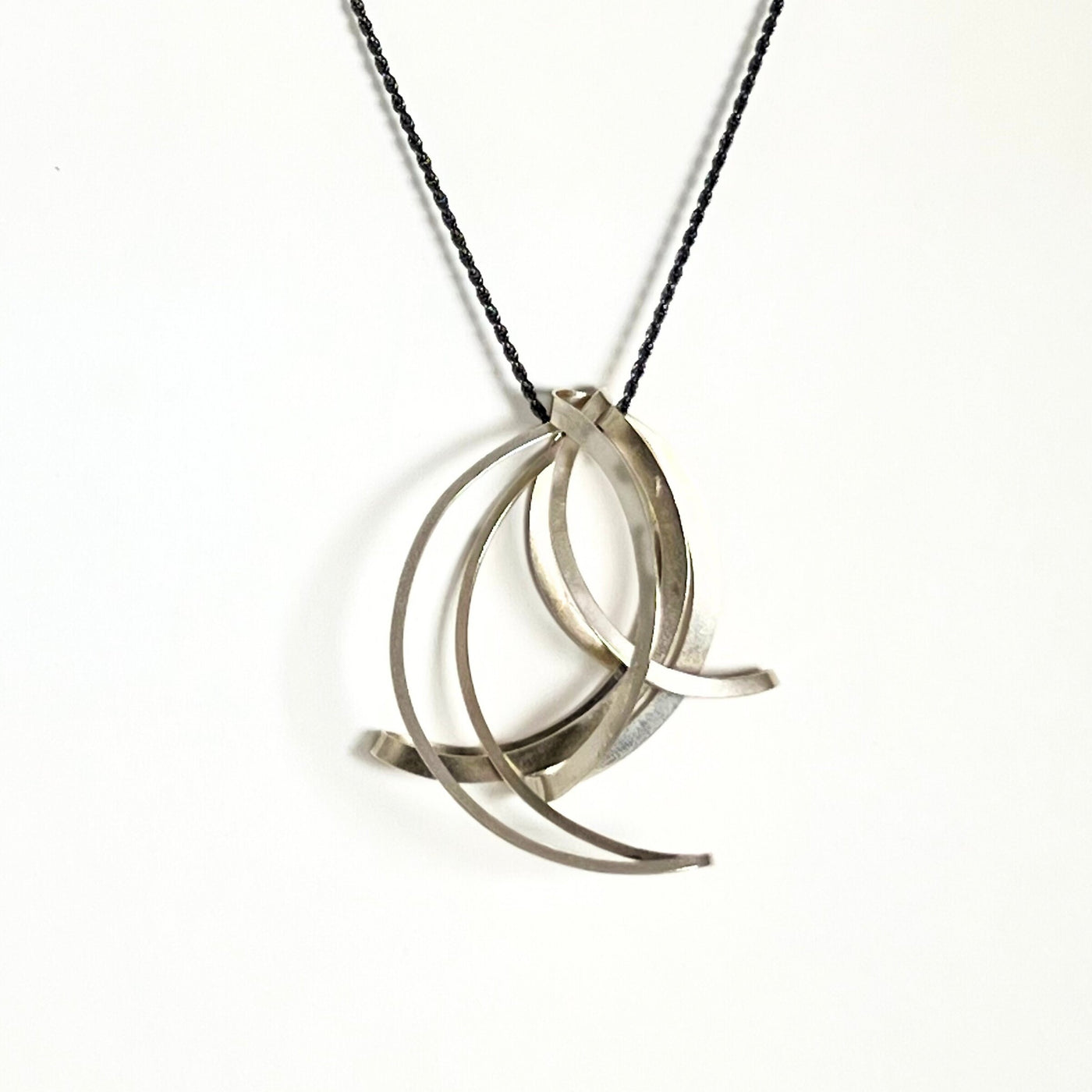 Arc Pendant Necklace