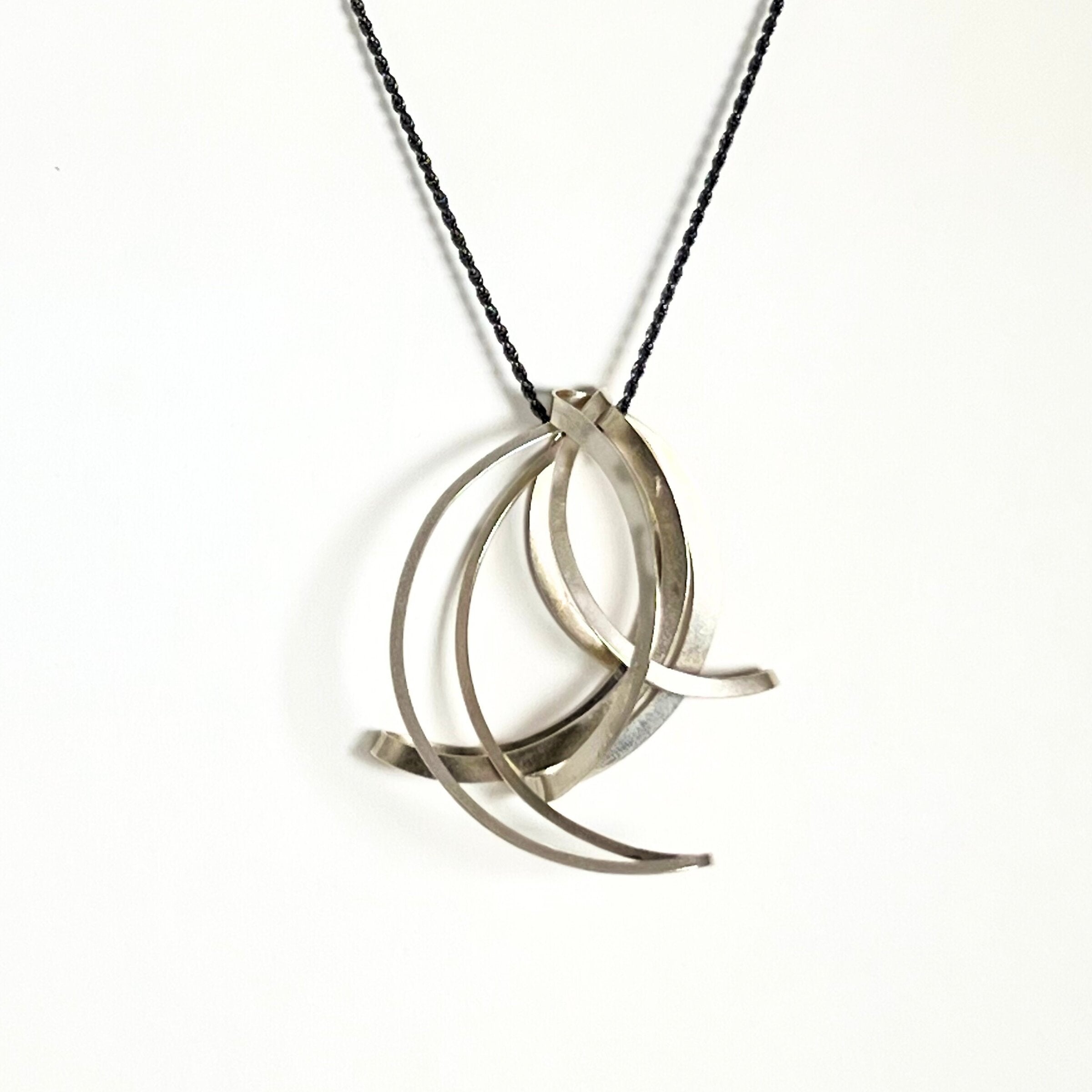Arc Pendant Necklace