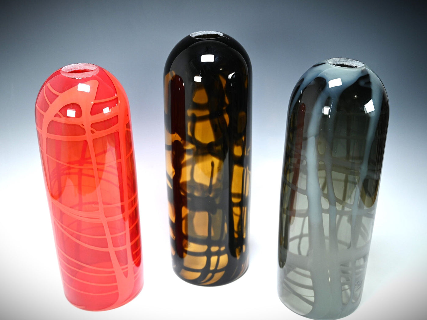 red, amber, gray (unlit)