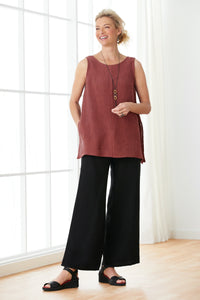Terracotta, scoop neck worn in front