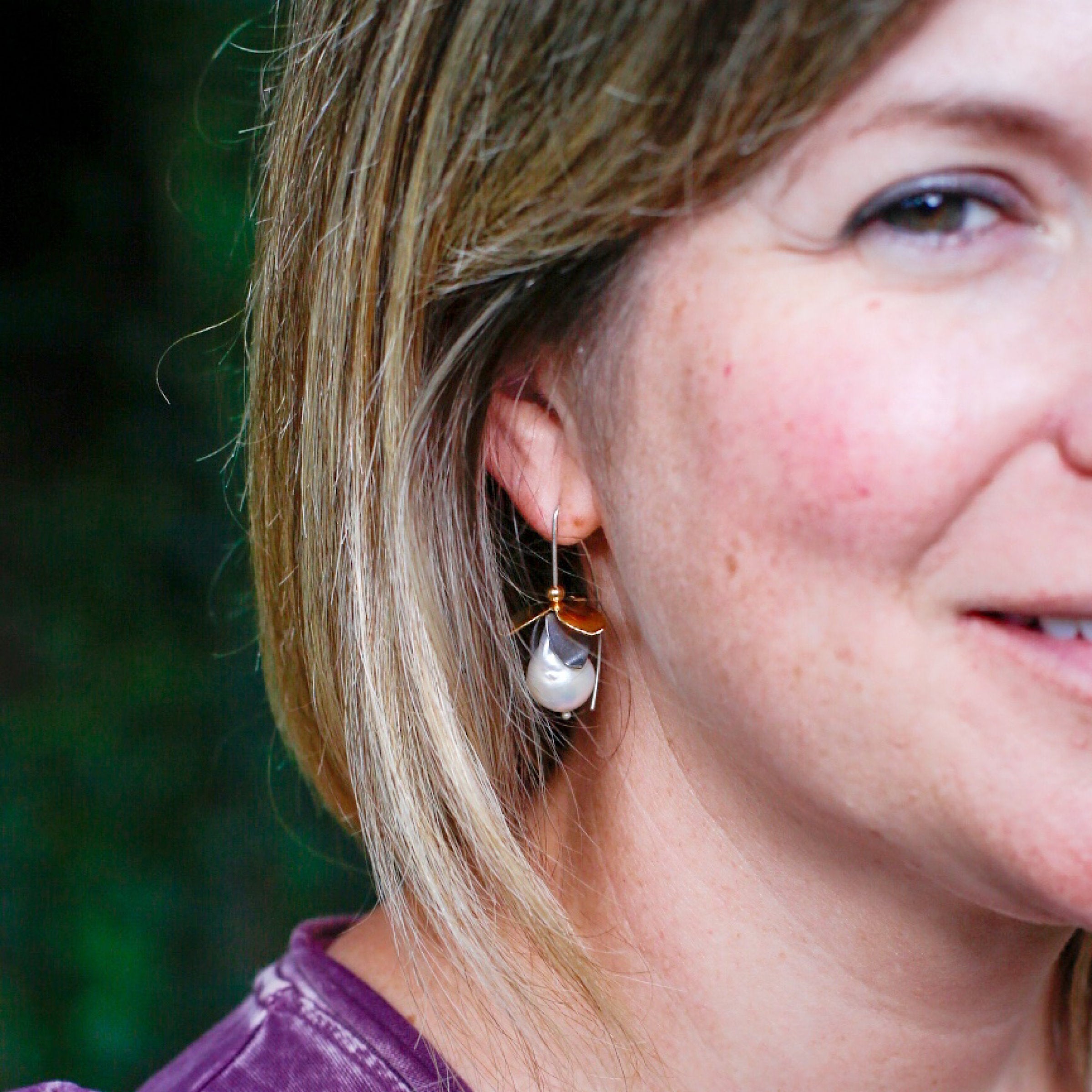Dede Trillium Pearl Earrings