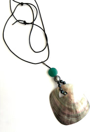 Black Lip Shell Pendant Necklace