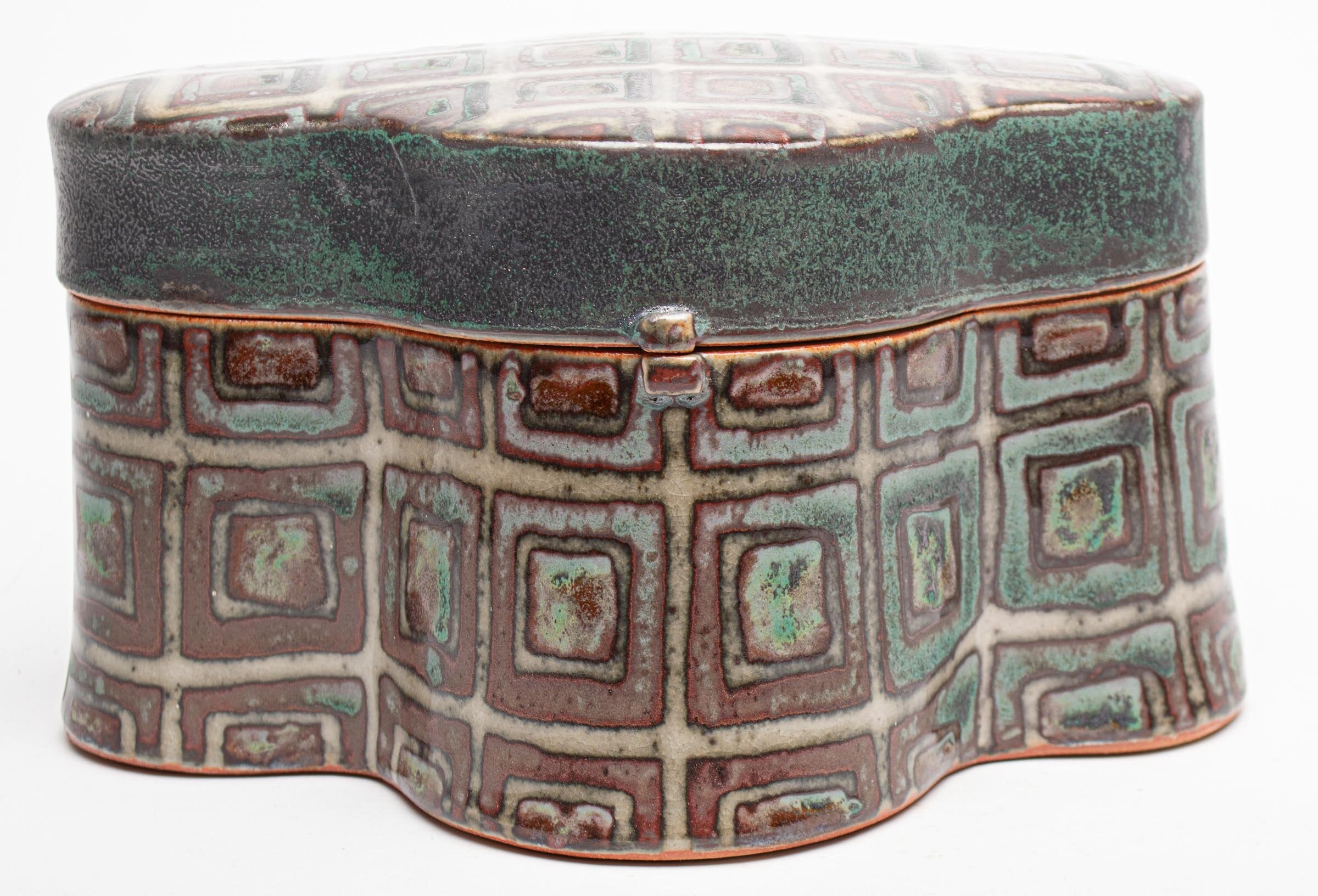 Large Lobed Box