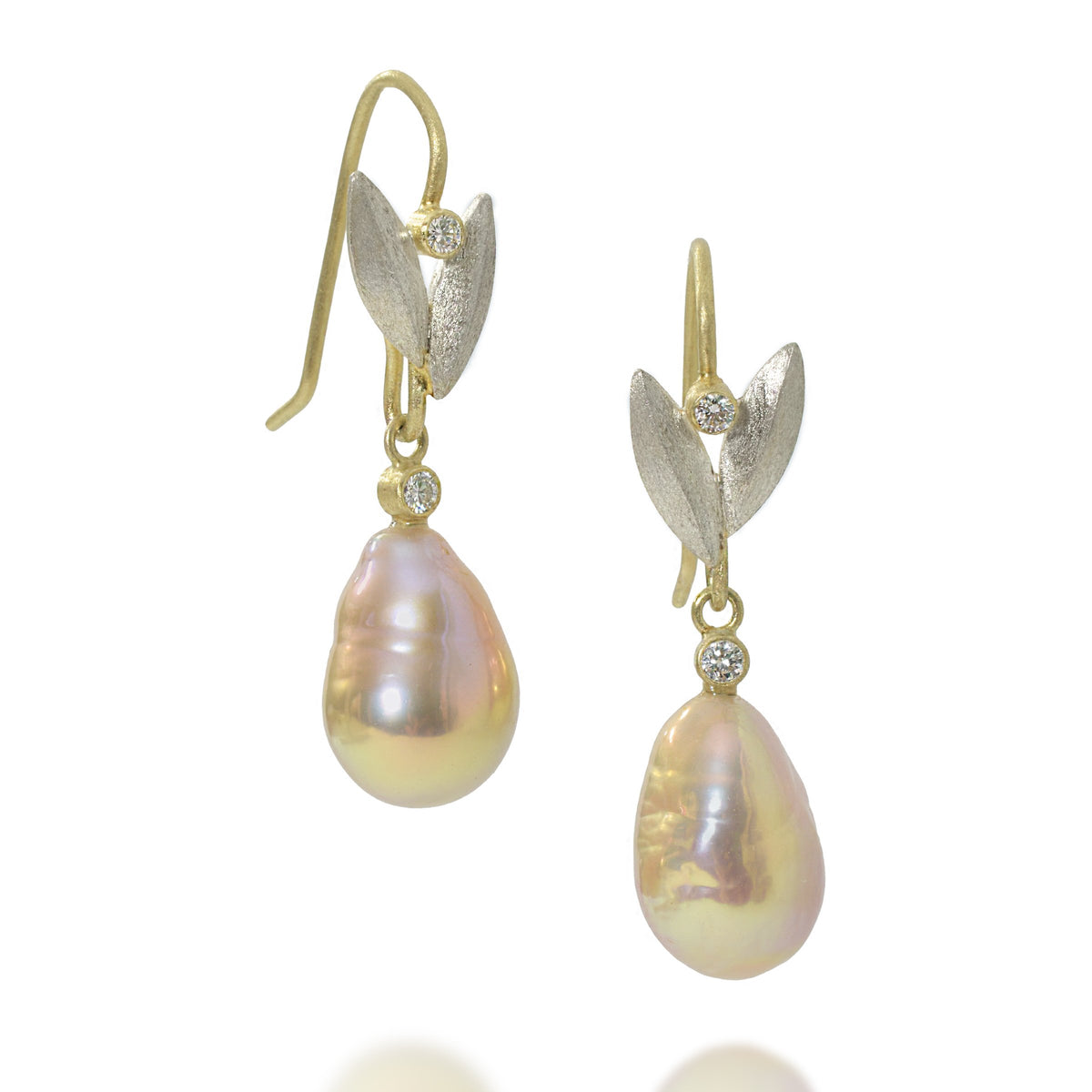 Peach Pearl Fleurir Earrings