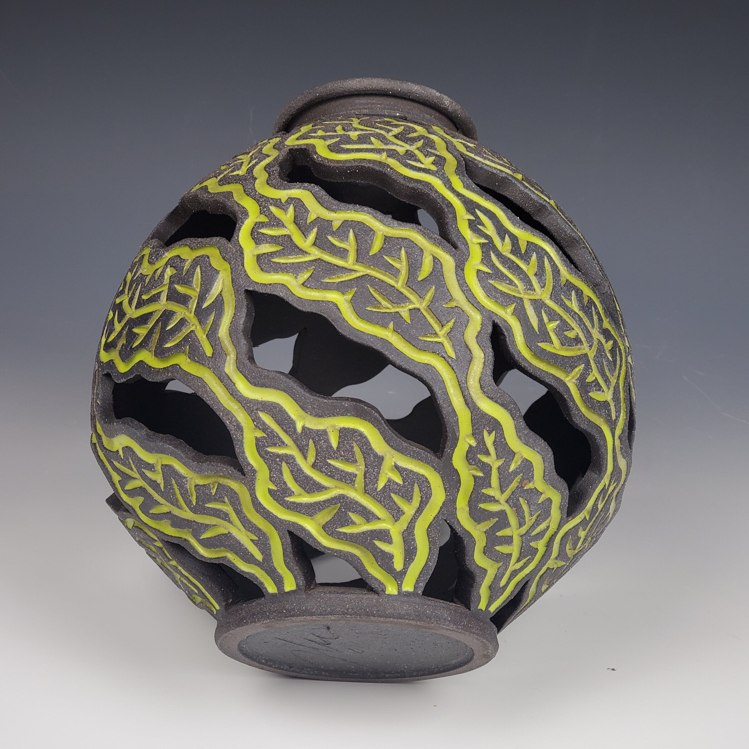 Falling Leaves Pot