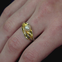 Leaves with Pearl Ring