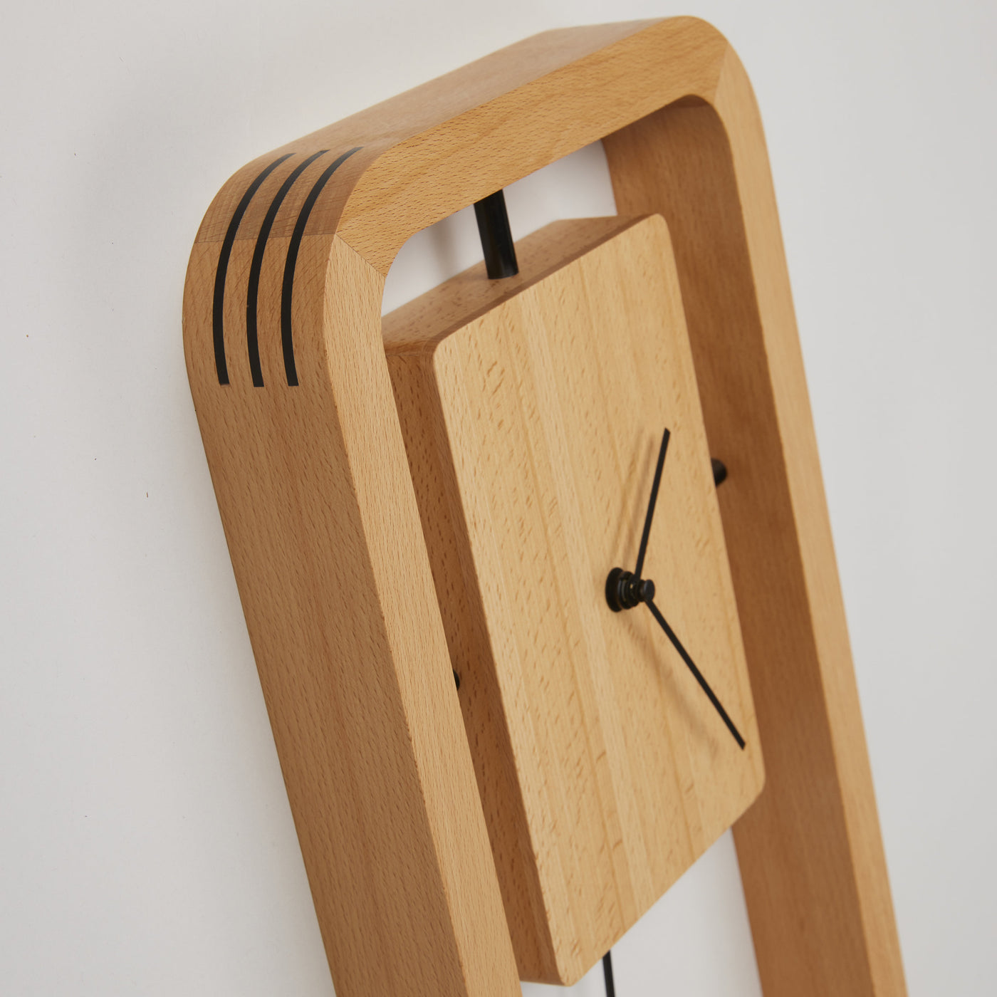 CURVEiture Clock