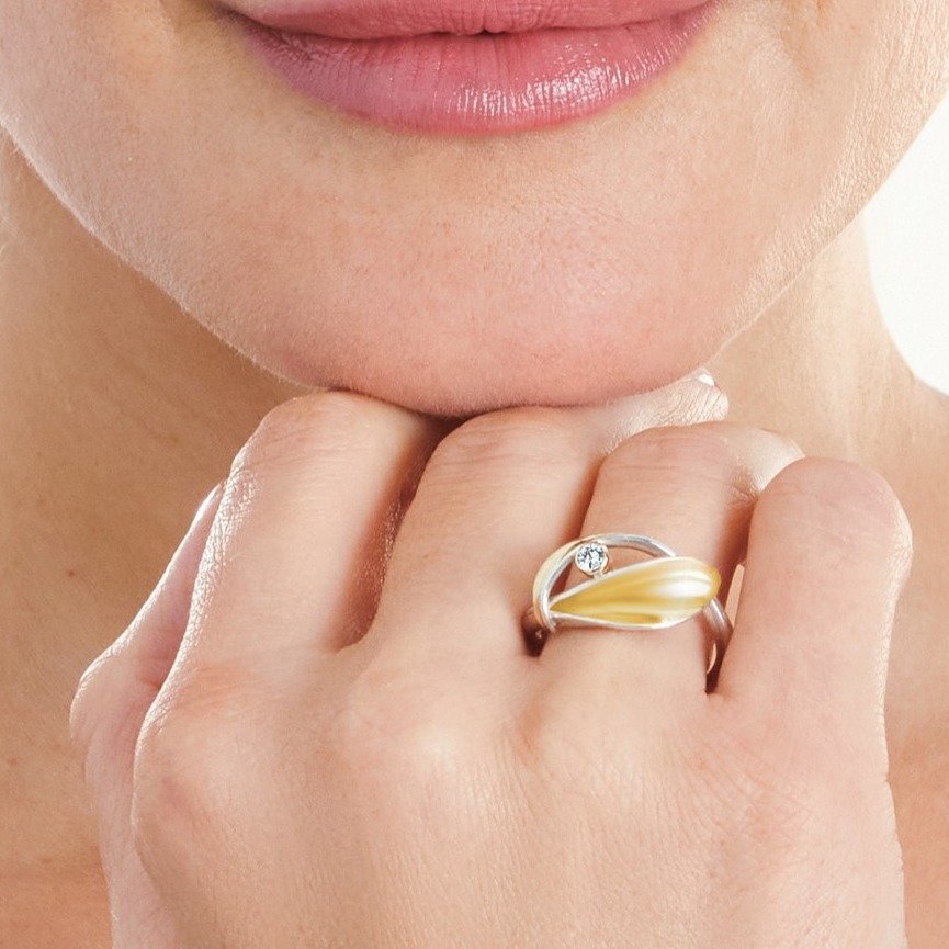 Two Leaves Ring with Diamond