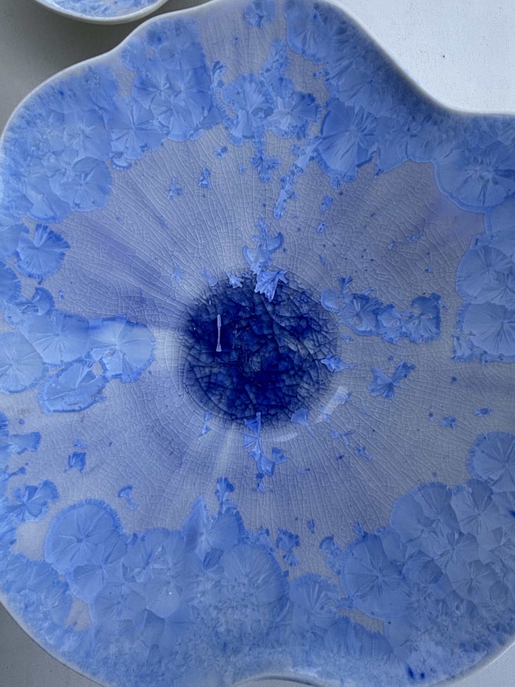 Carved Rim Crystalline Wall Bowls