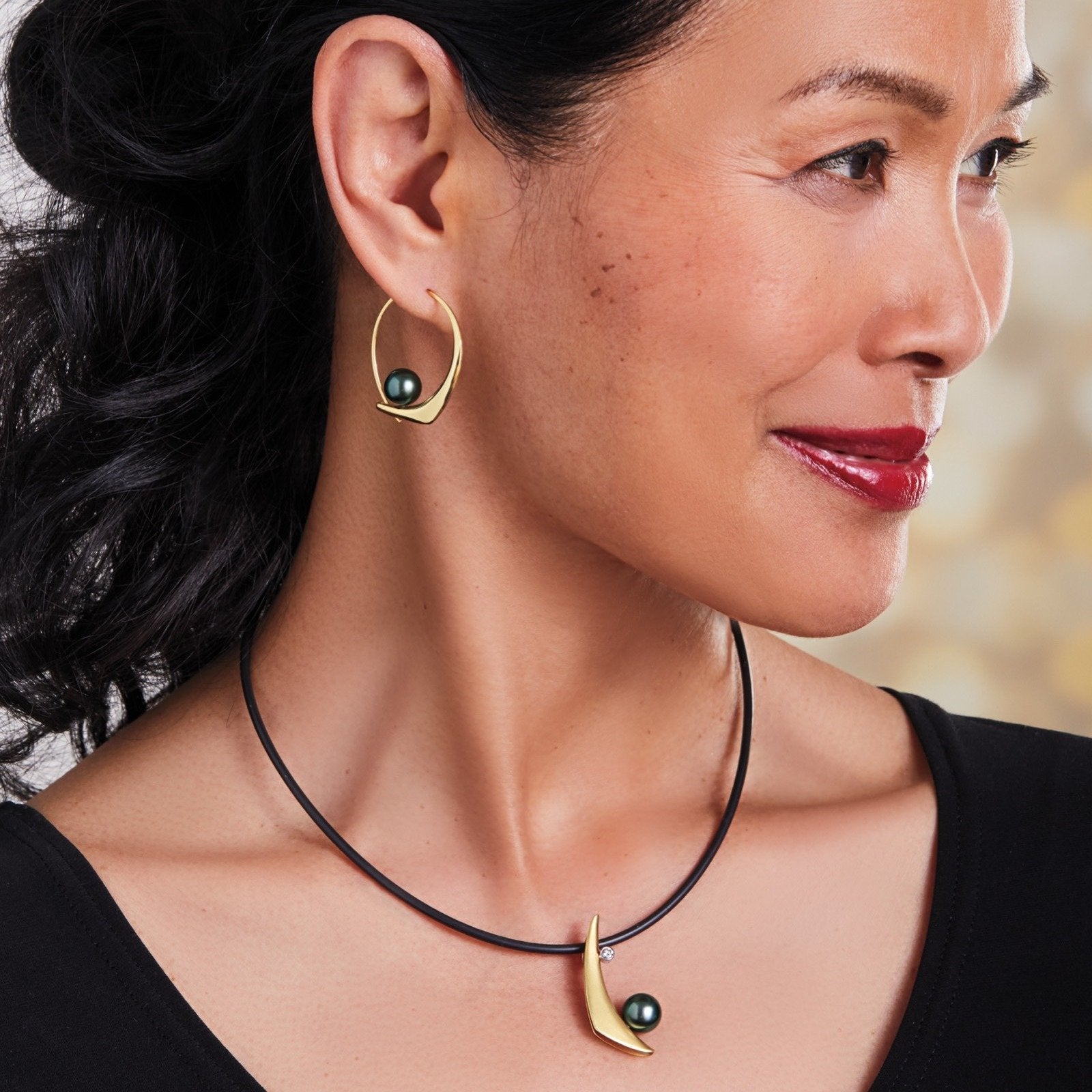 Matte Finish 14k Yellow Gold with Black Pearl