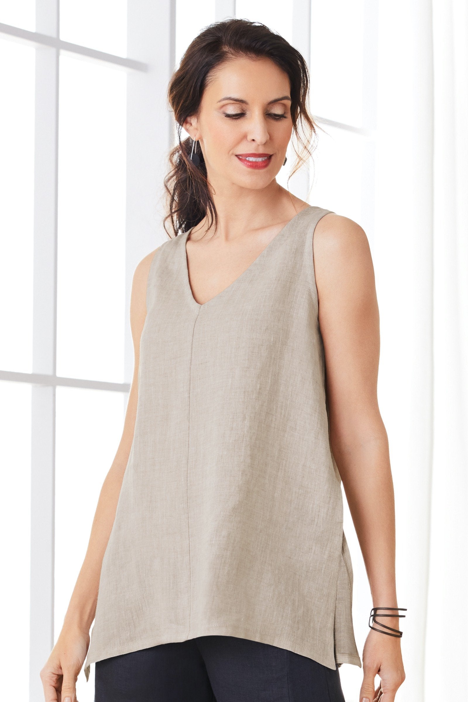 Natural, v-neck worn in front